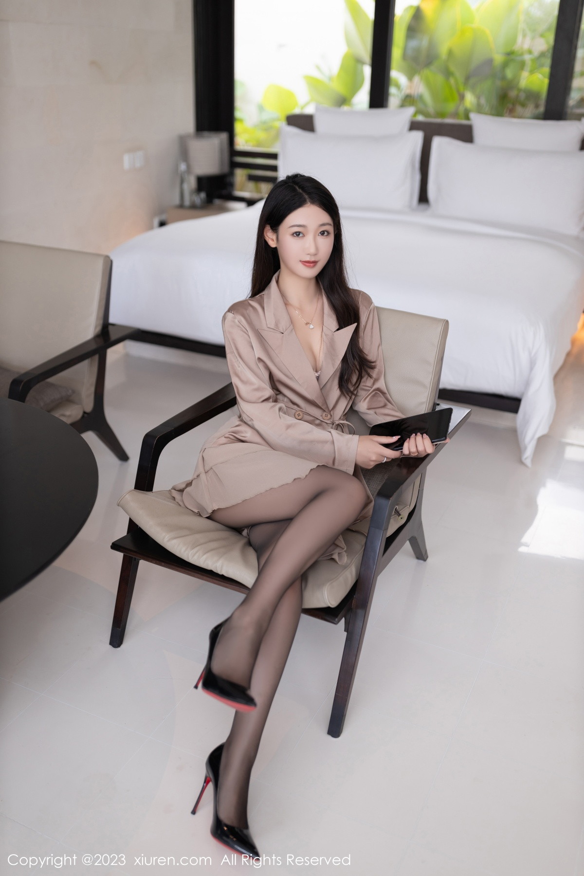 [XiuRen]高清写真图 2023.09.04 No.7333 唐安琪 黑丝美腿