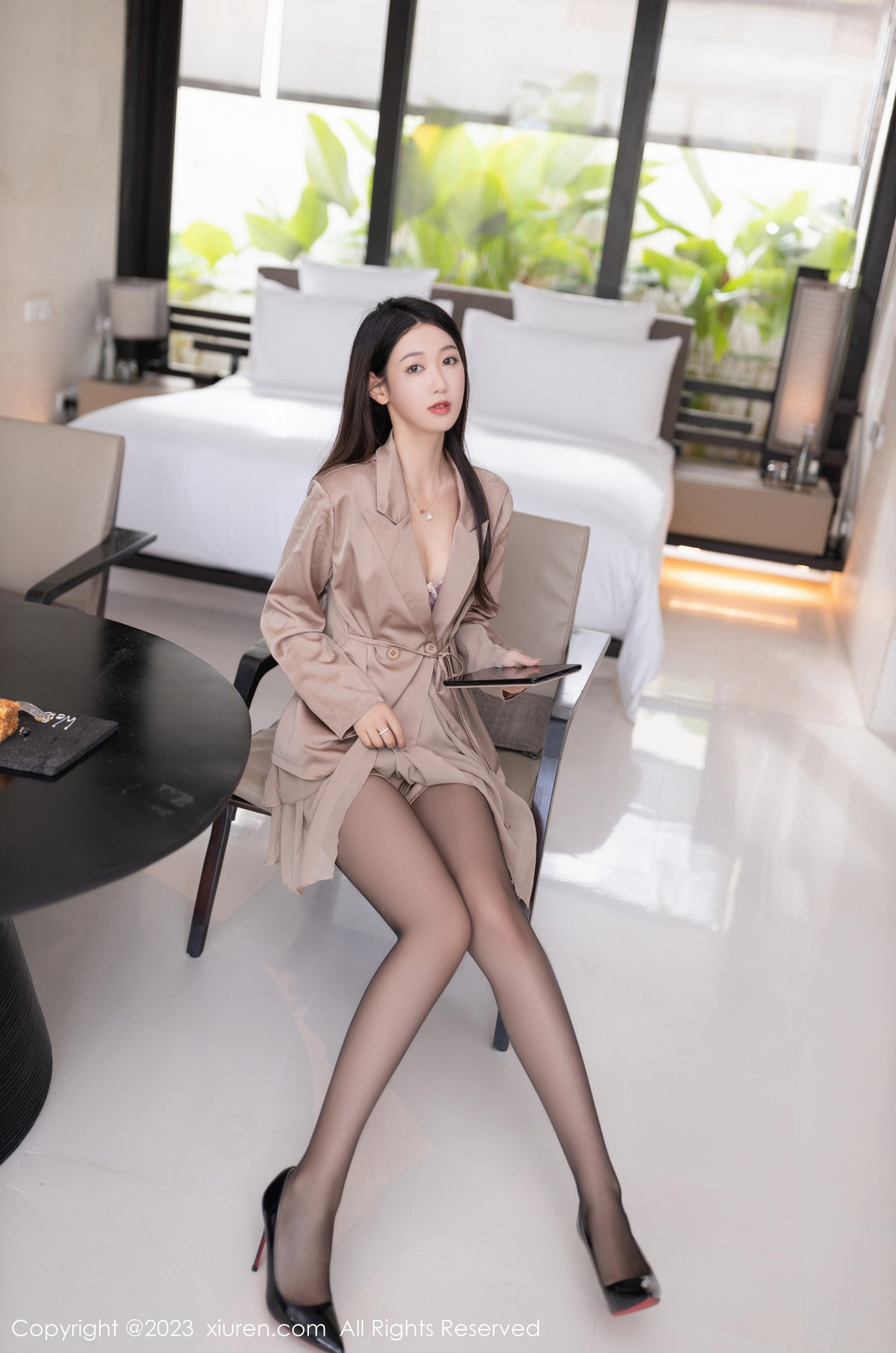 [XiuRen]高清写真图 2023.09.04 No.7333 唐安琪 黑丝美腿