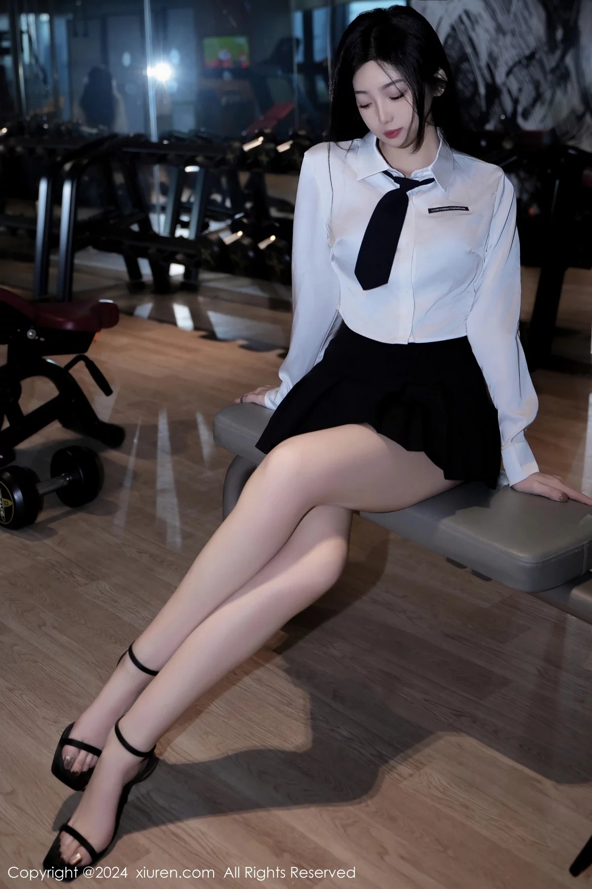 [XiuRen]高清写真图 2024.01.02 No.7894 安琪Yee 黑丝美腿