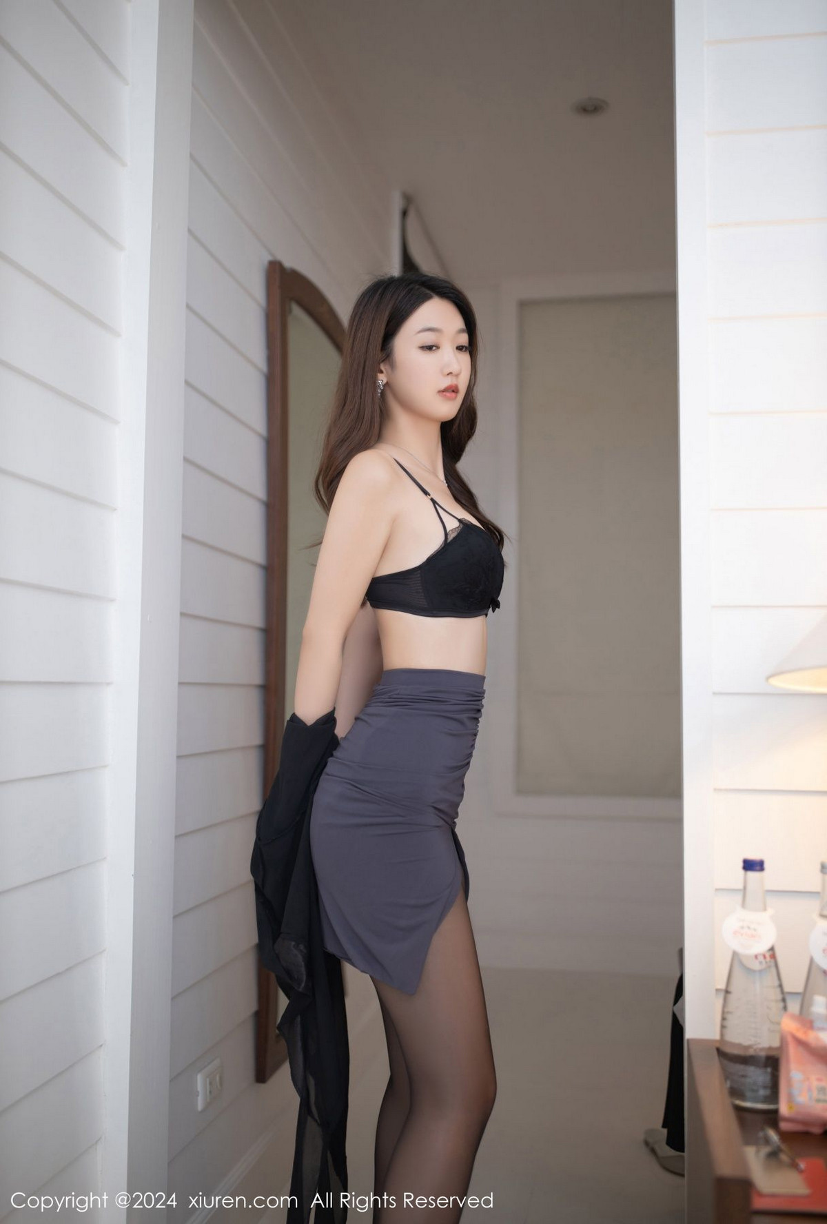 [XiuRen]高清写真图 2024.01.29 No.8034 唐安琪 黑丝美腿