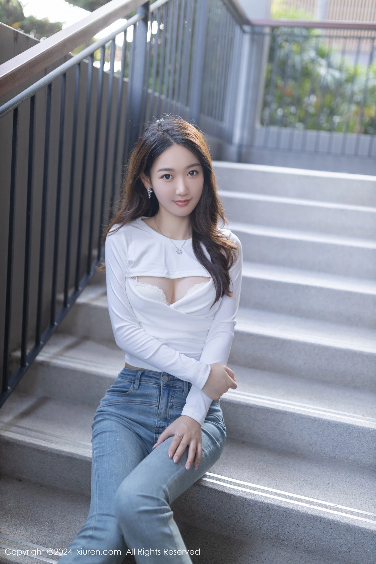 [XiuRen]高清写真图 2024.03.18 No.8250 唐安琪 美腿性感