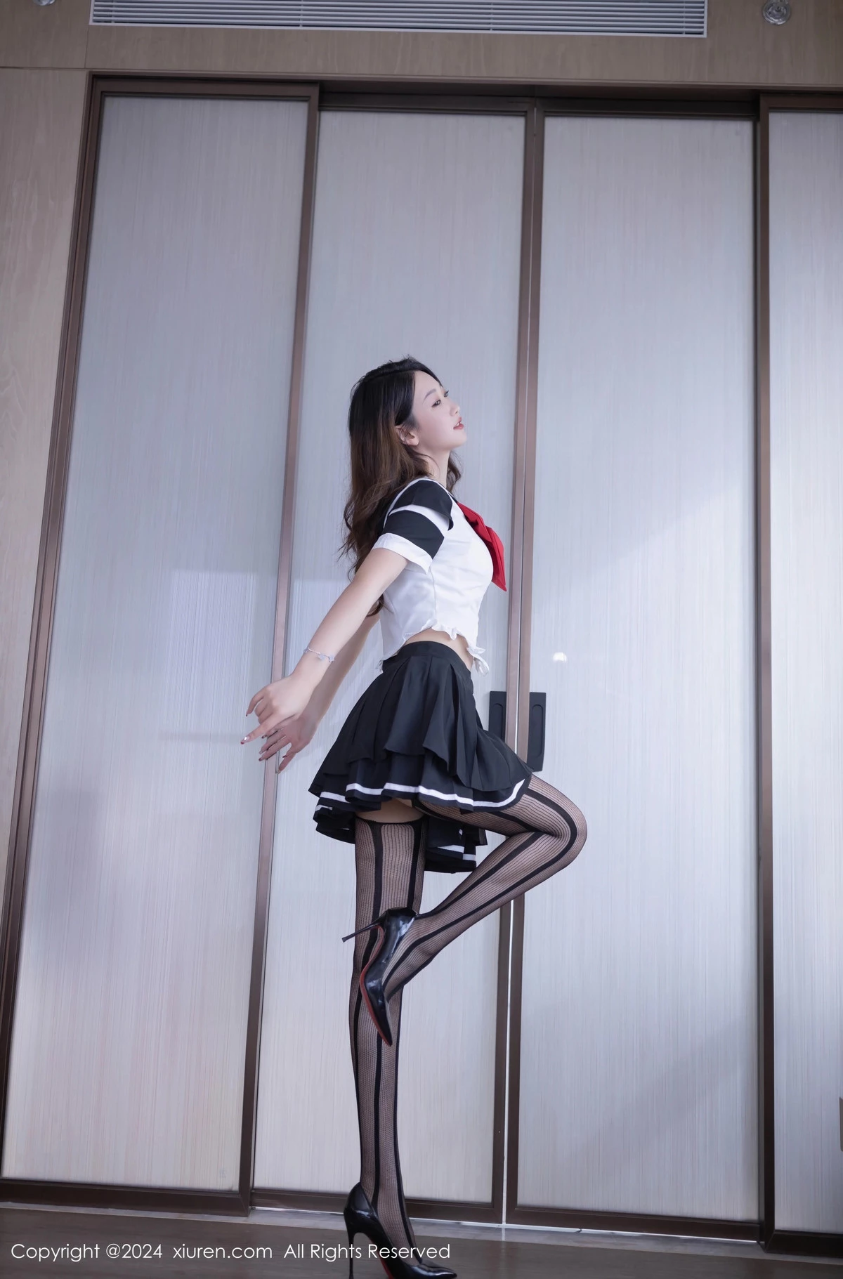 [XiuRen]高清写真图 2024.03.25 No.8287 唐安琪 黑丝美腿