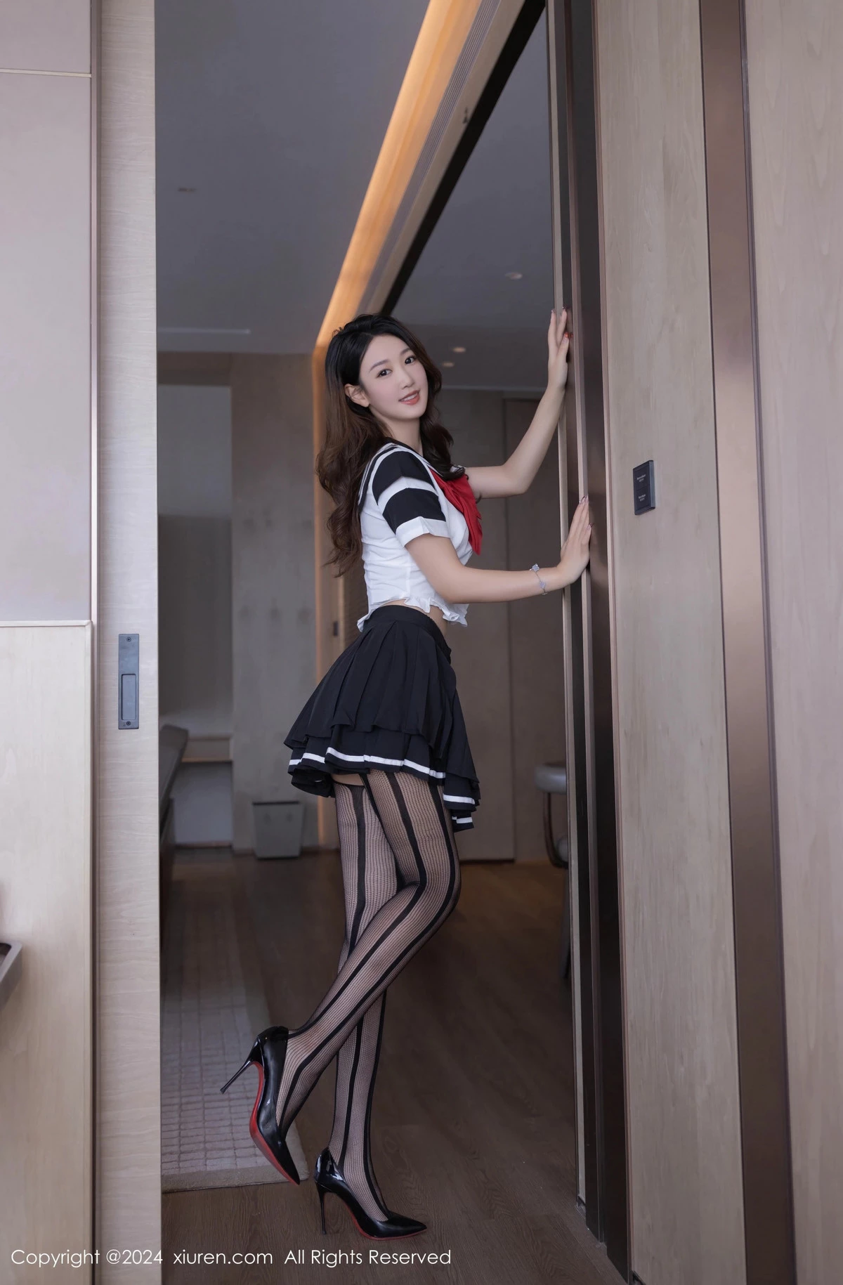 [XiuRen]高清写真图 2024.03.25 No.8287 唐安琪 黑丝美腿