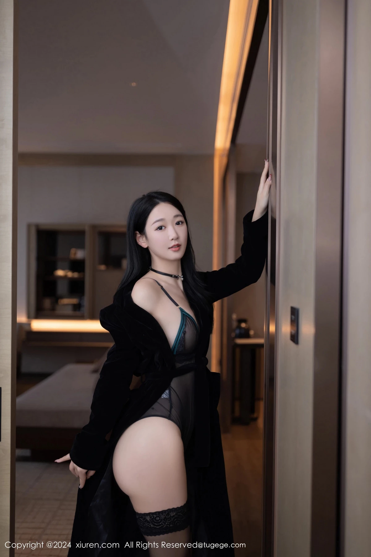 [XiuRen]高清写真图 2024.04.01 No.8326 唐安琪 黑丝美腿