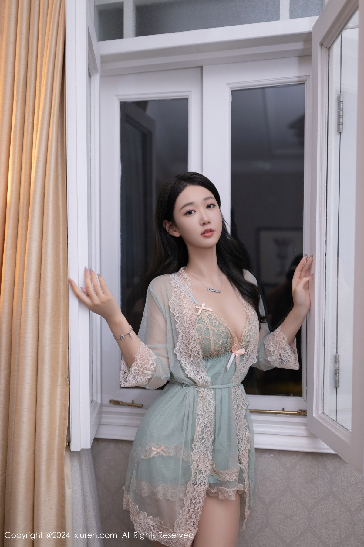 [XiuRen]高清写真图 2024.08.26 No.9069 唐安琪 丝袜美腿