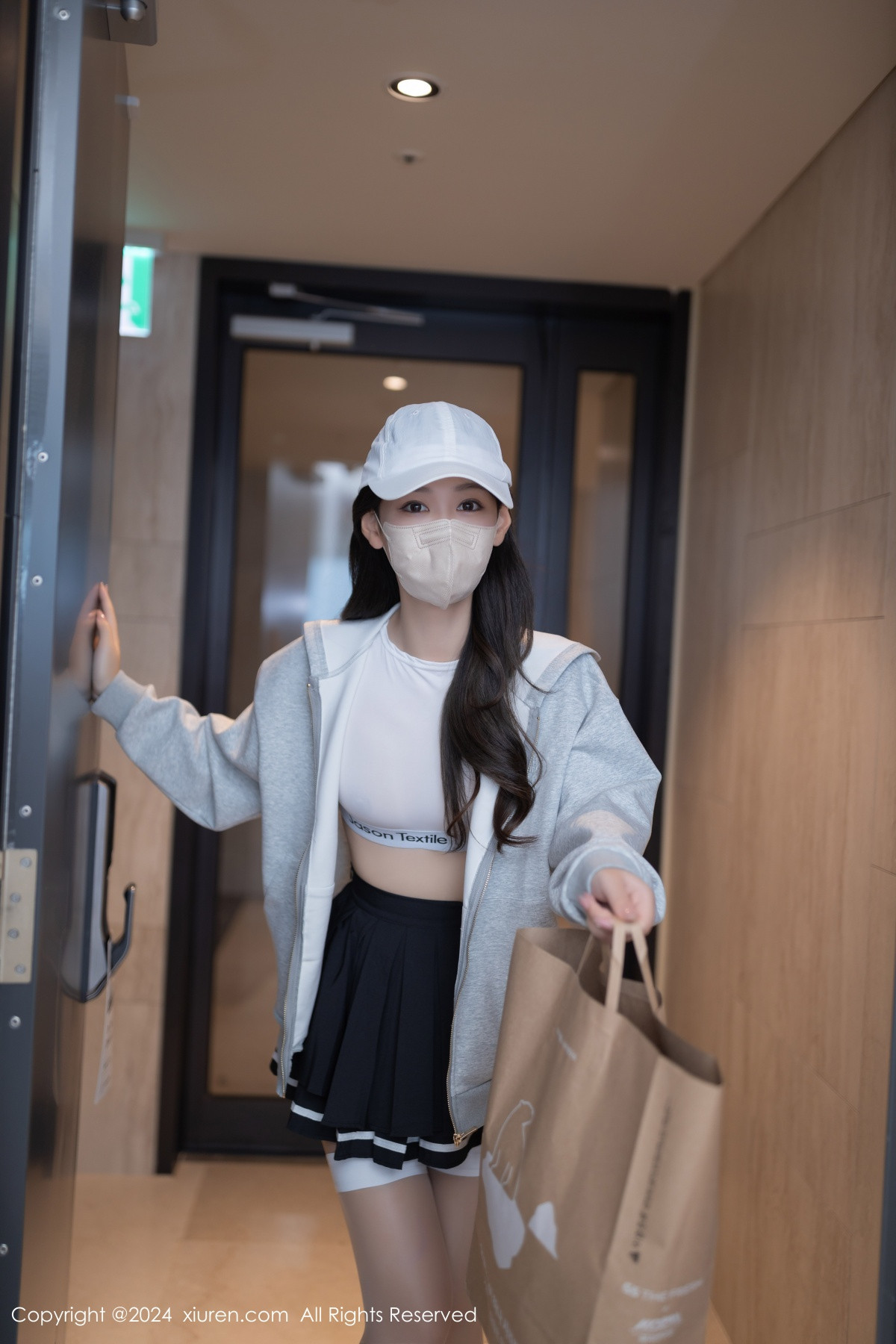 [XiuRen]高清写真图 2024.09.23 No.9196 唐安琪 丝袜美腿
