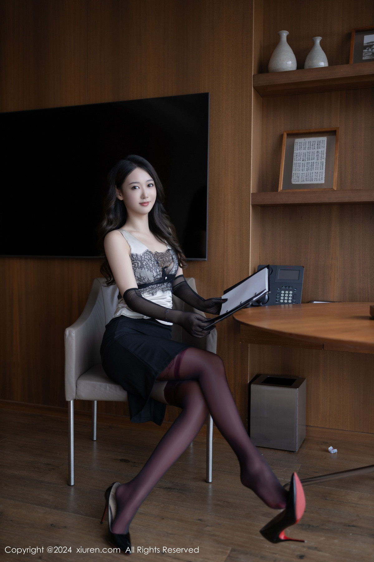 [XiuRen]高清写真图 2024.09.29 No.9231 唐安琪 黑丝美腿