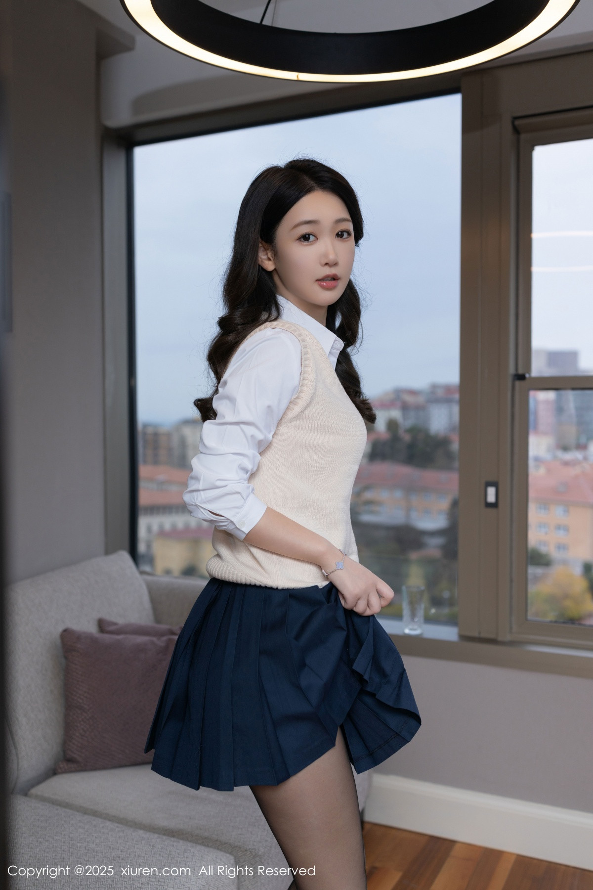 [XiuRen]高清写真图 2025.02.10 No.9866 唐安琪 黑丝美腿