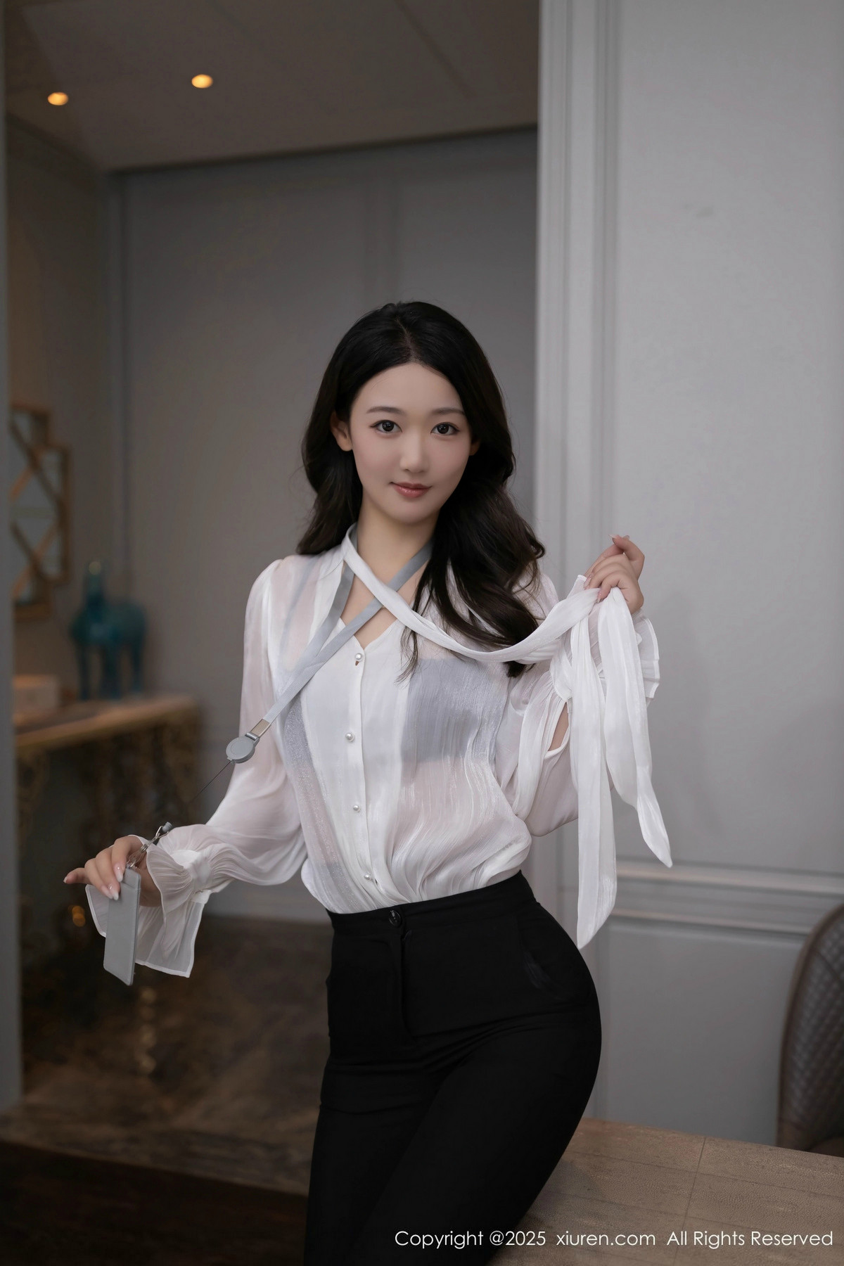 [XiuRen]高清写真图 2025.03.03 No.9960 唐安琪 黑丝美腿