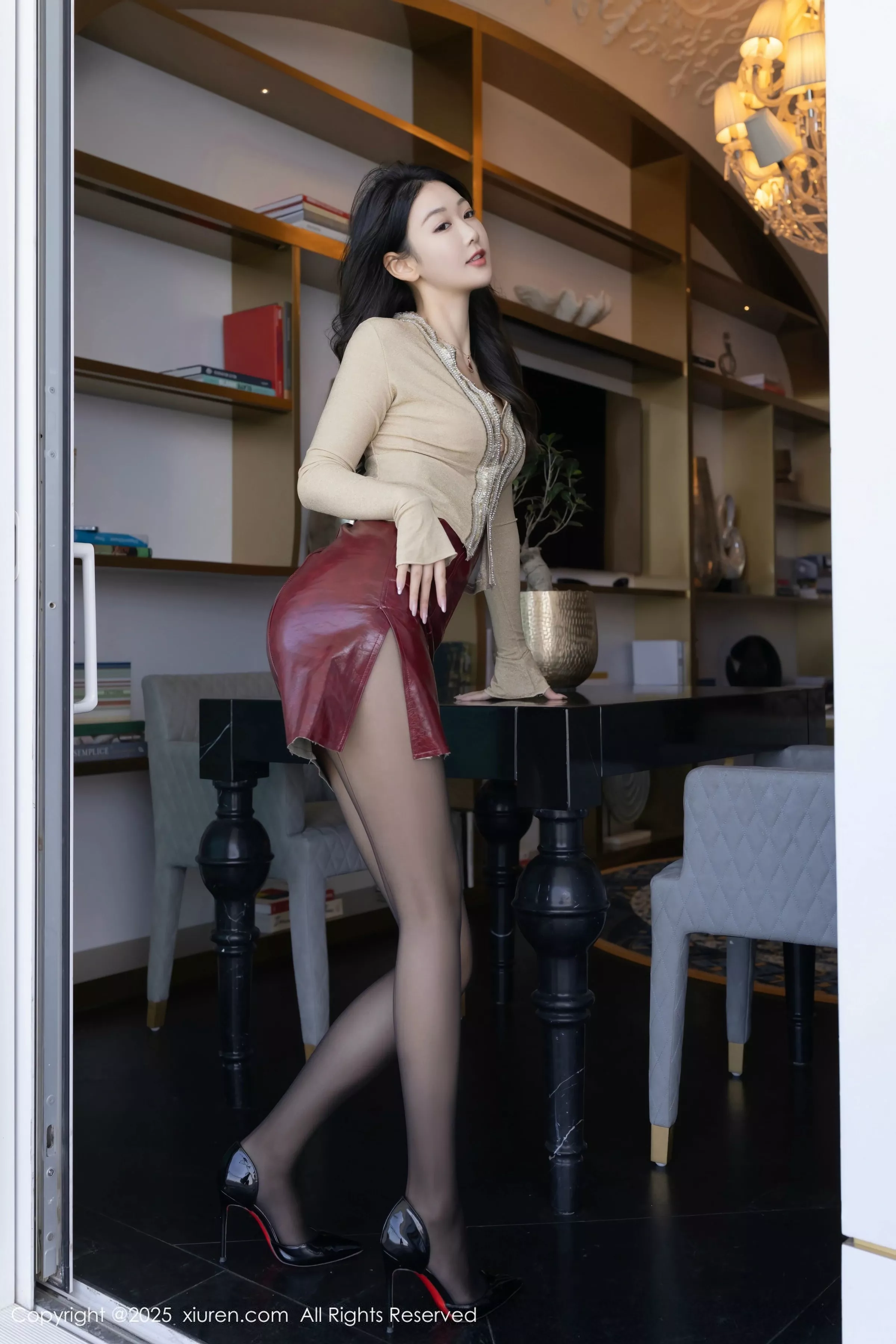 [XiuRen]高清写真图 2025.05.19 No.10296 唐安琪 红色皮裙