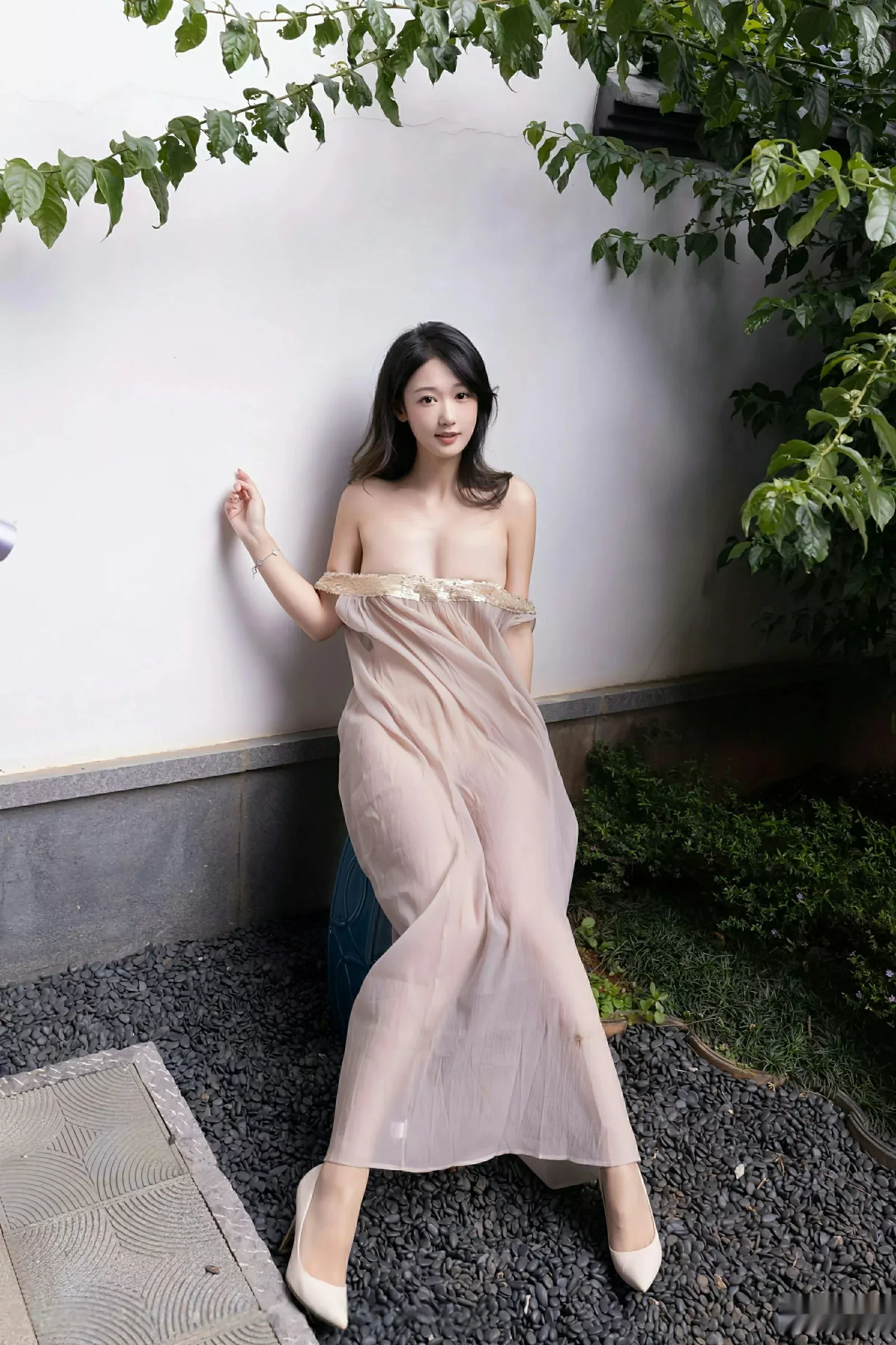 [XiuRen]高清写真图 2025.08.04 No.10619 唐安琪 浅色薄纱