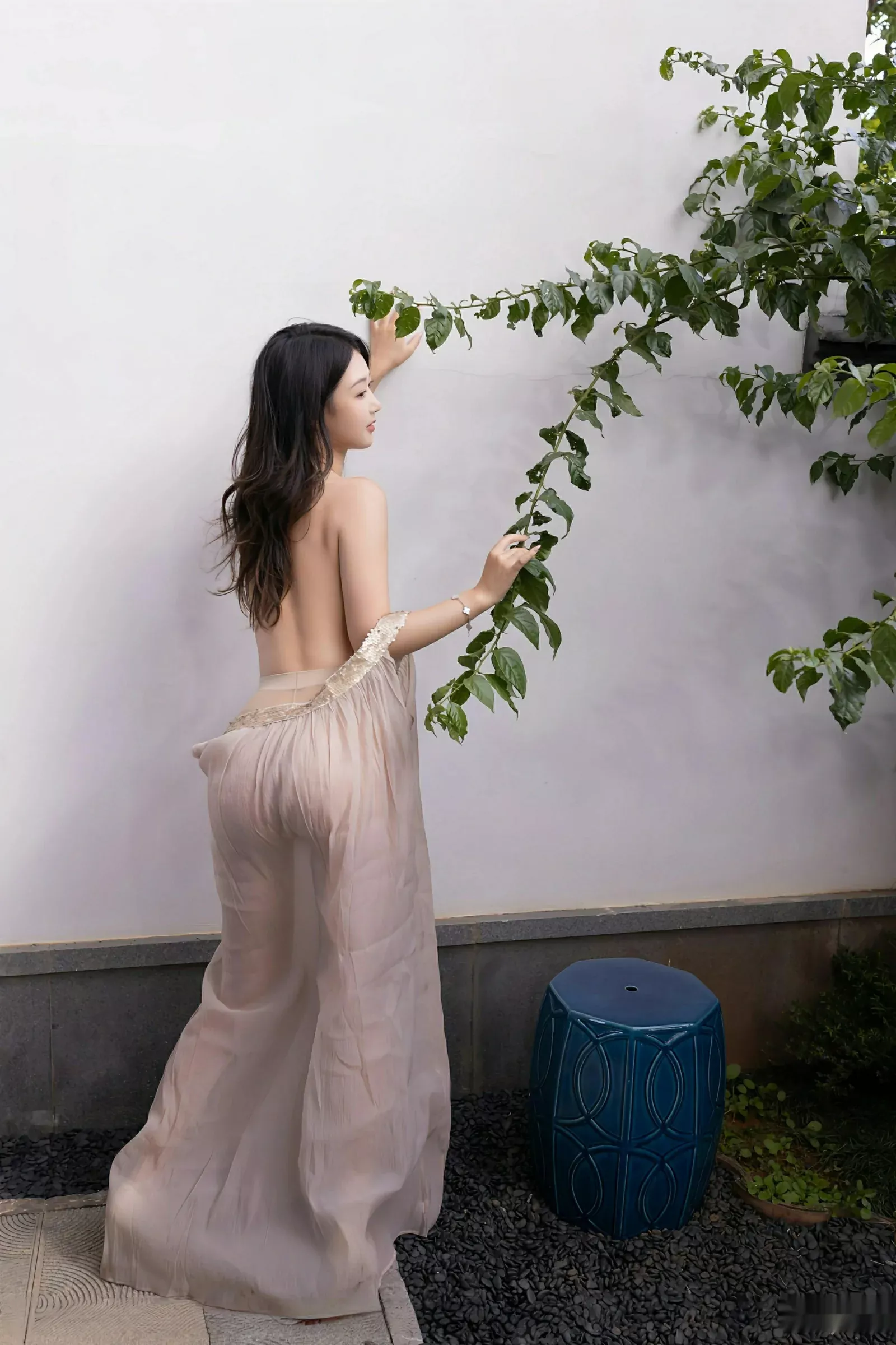 [XiuRen]高清写真图 2025.08.04 No.10619 唐安琪 浅色薄纱