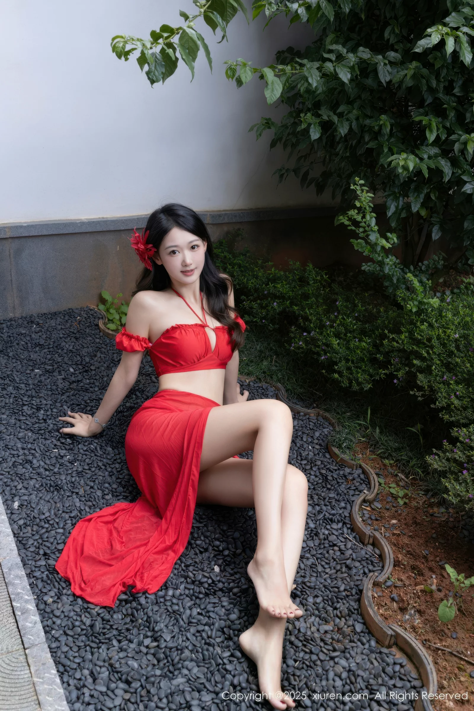 [XiuRen]高清写真图 2025.08.18 No.10662 唐安琪 红色泳衣