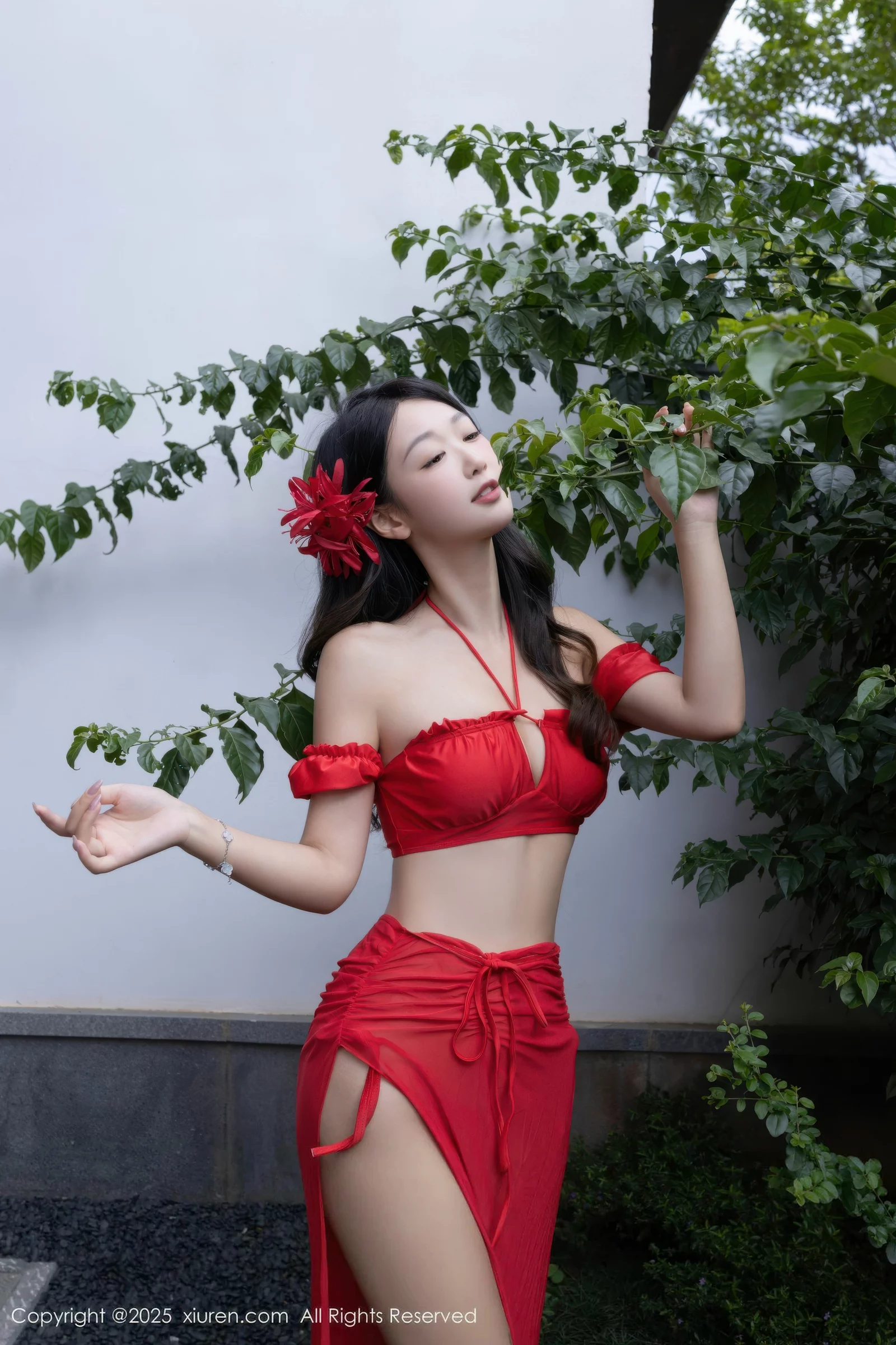 [XiuRen]高清写真图 2025.08.18 No.10662 唐安琪 红色泳衣