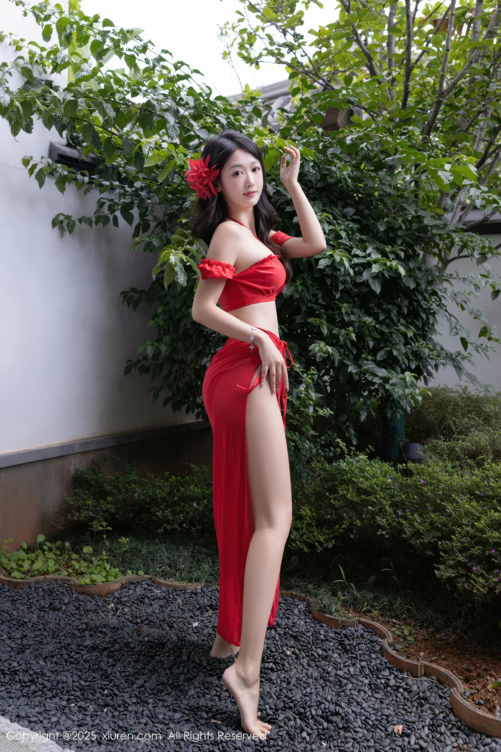 [XiuRen]高清写真图 2025.08.18 No.10662 唐安琪 红色泳衣