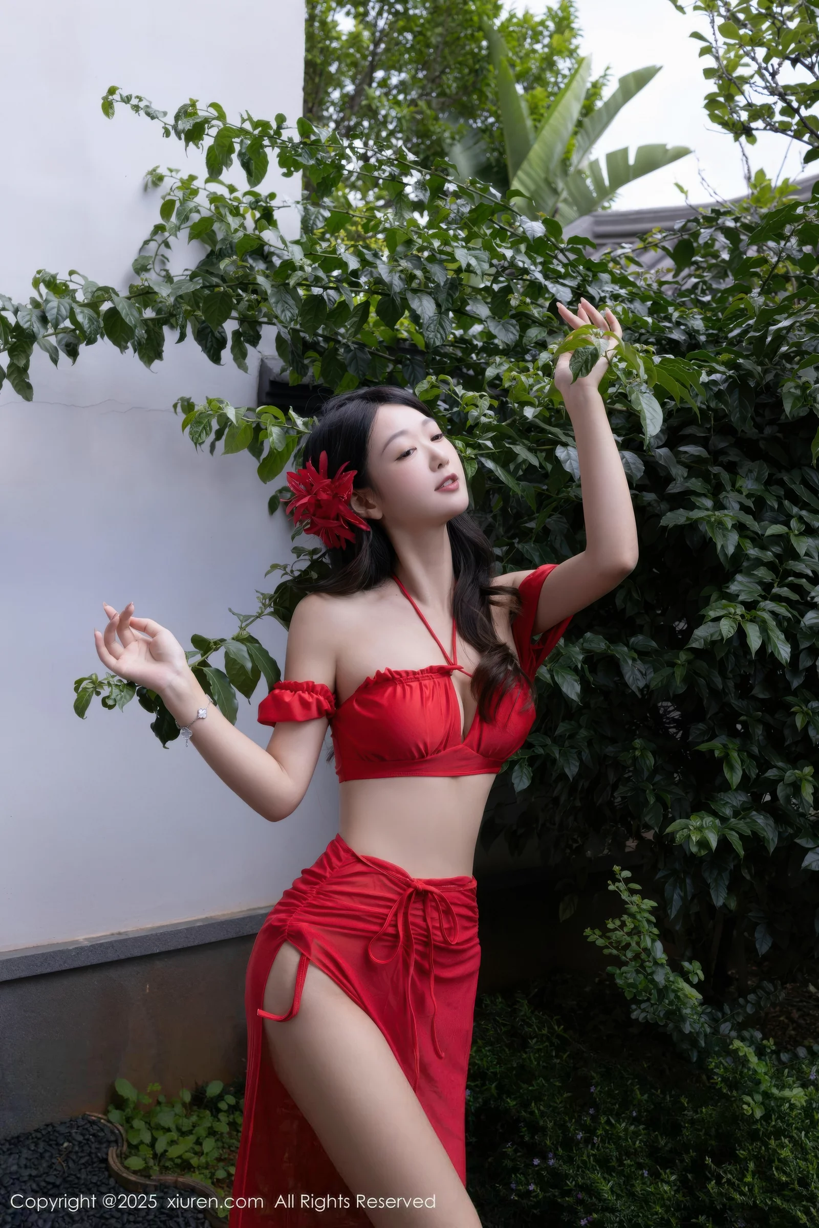 [XiuRen]高清写真图 2025.08.18 No.10662 唐安琪 红色泳衣