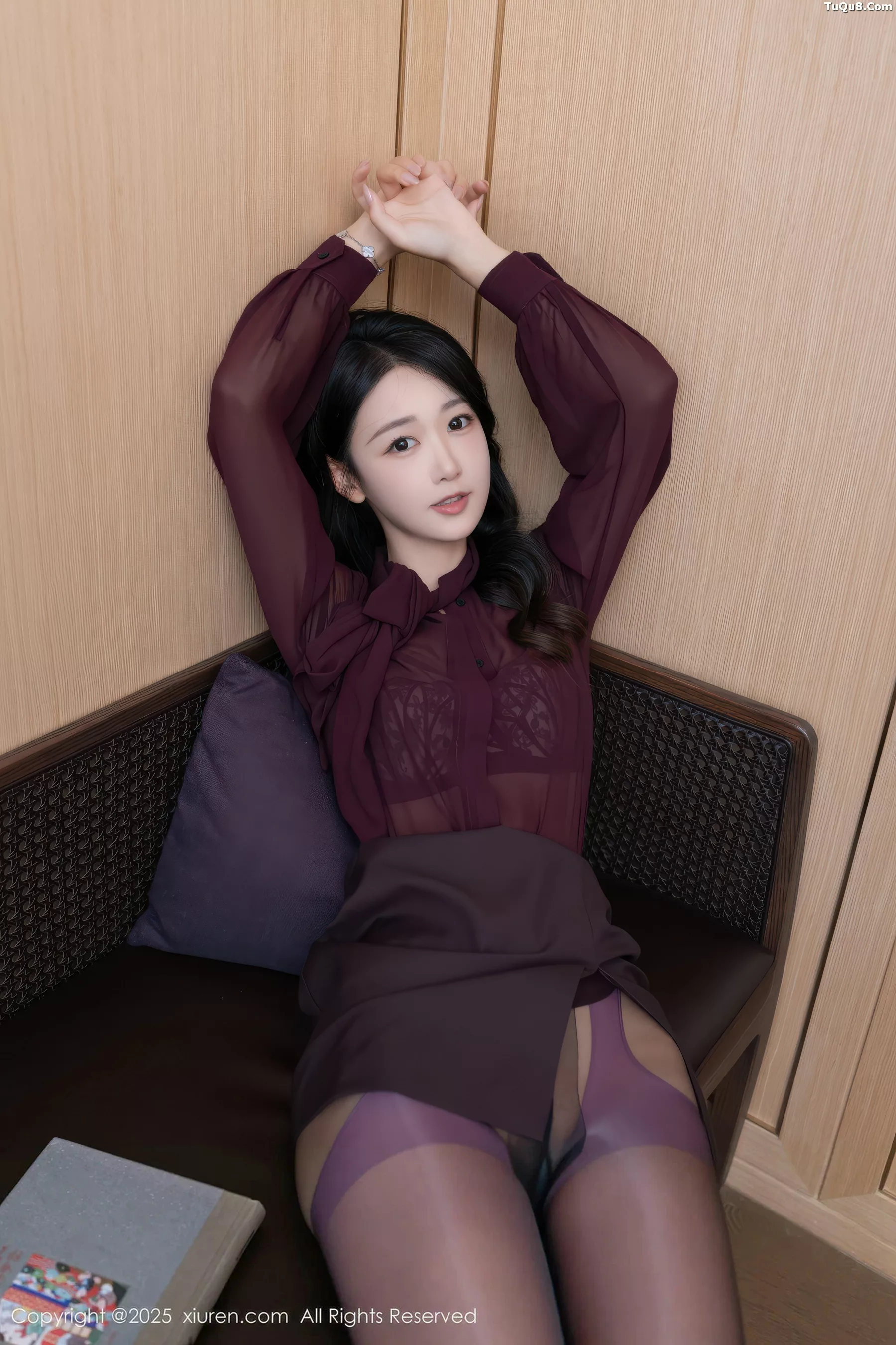 [XiuRen]高清写真图 2025.11.03 No.10941 唐安琪 性感OL服