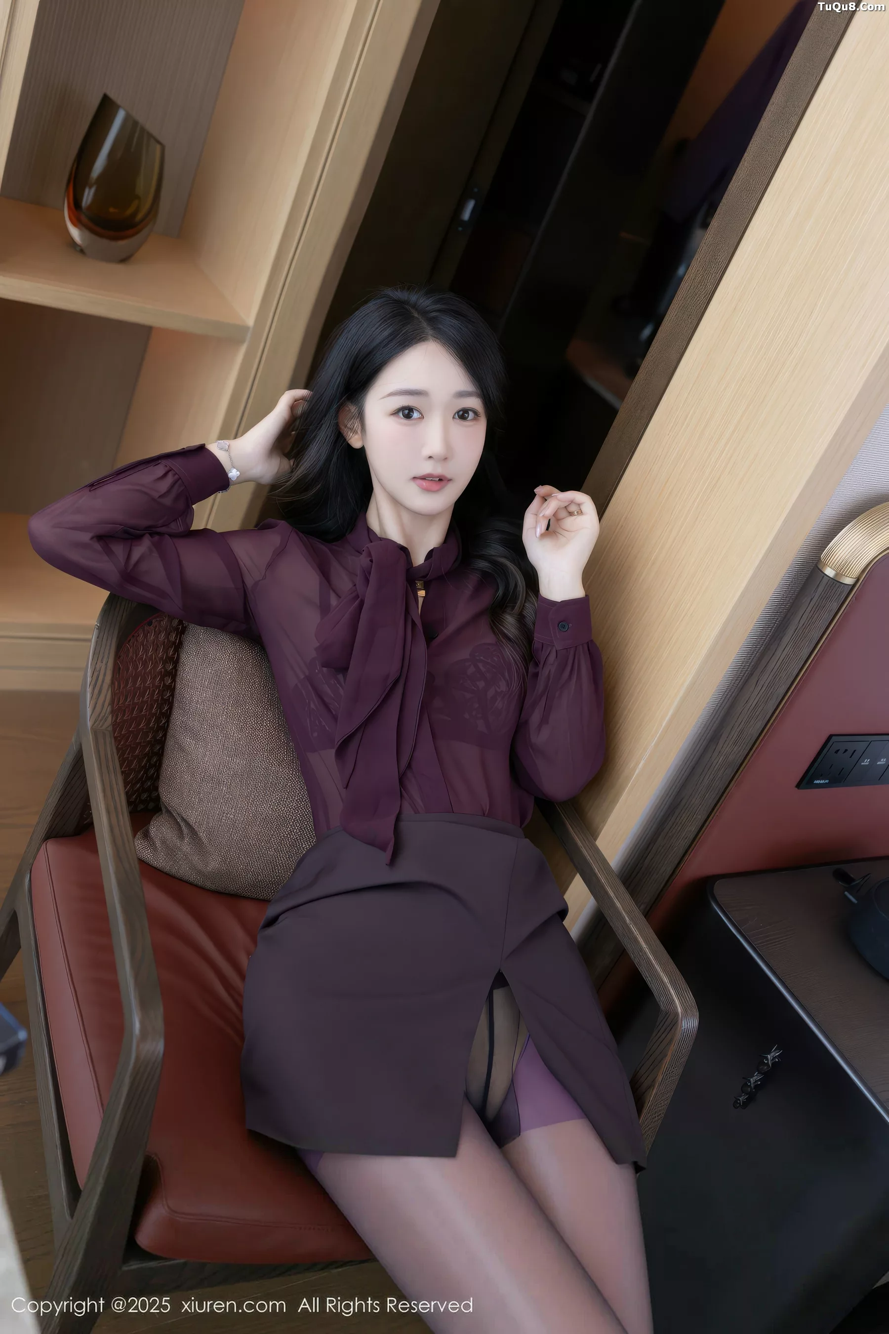 [XiuRen]高清写真图 2025.11.03 No.10941 唐安琪 性感OL服