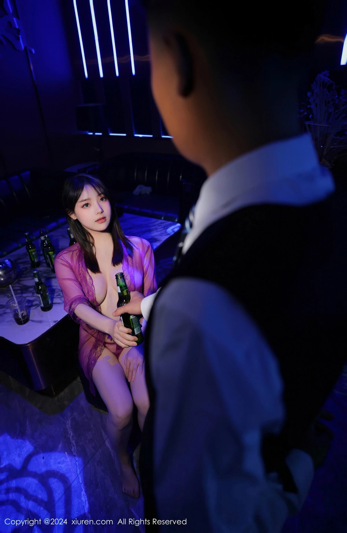 [XiuRen]高清写真图 2024.04.16 No.8402 豆瓣酱 美腿黑丝