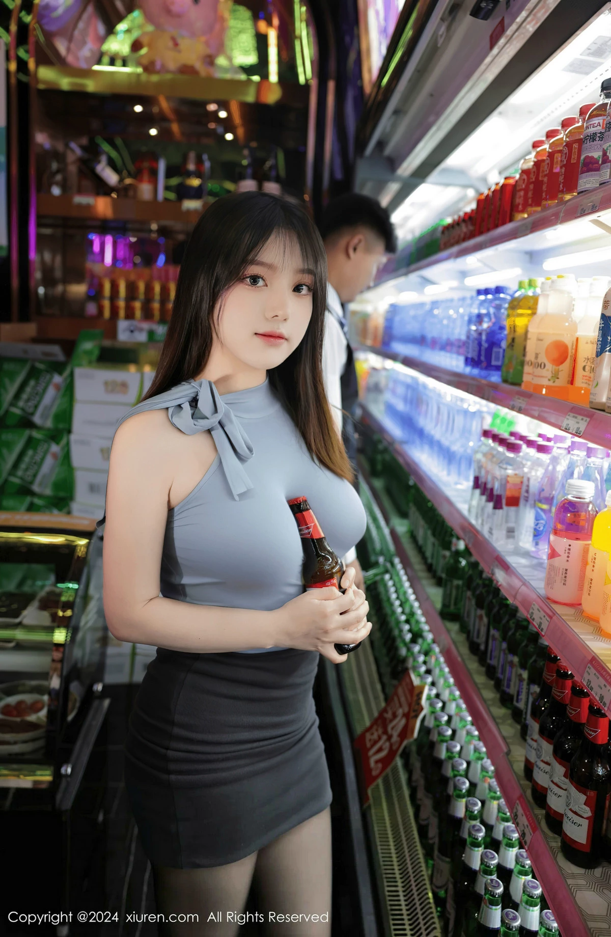 [XiuRen]高清写真图 2024.04.16 No.8402 豆瓣酱 美腿黑丝