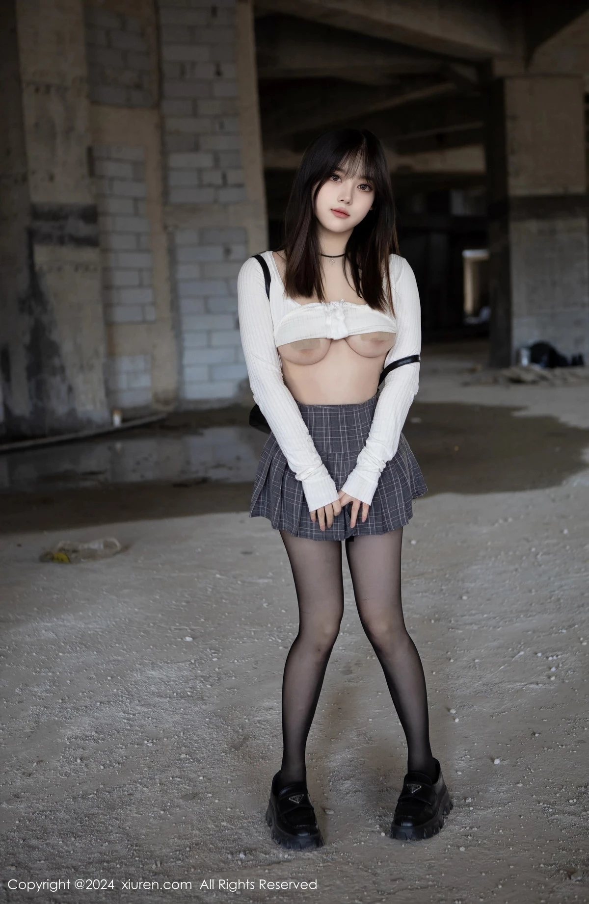 [XiuRen]高清写真图 2024.04.23 No.8439 豆瓣酱 美腿黑丝