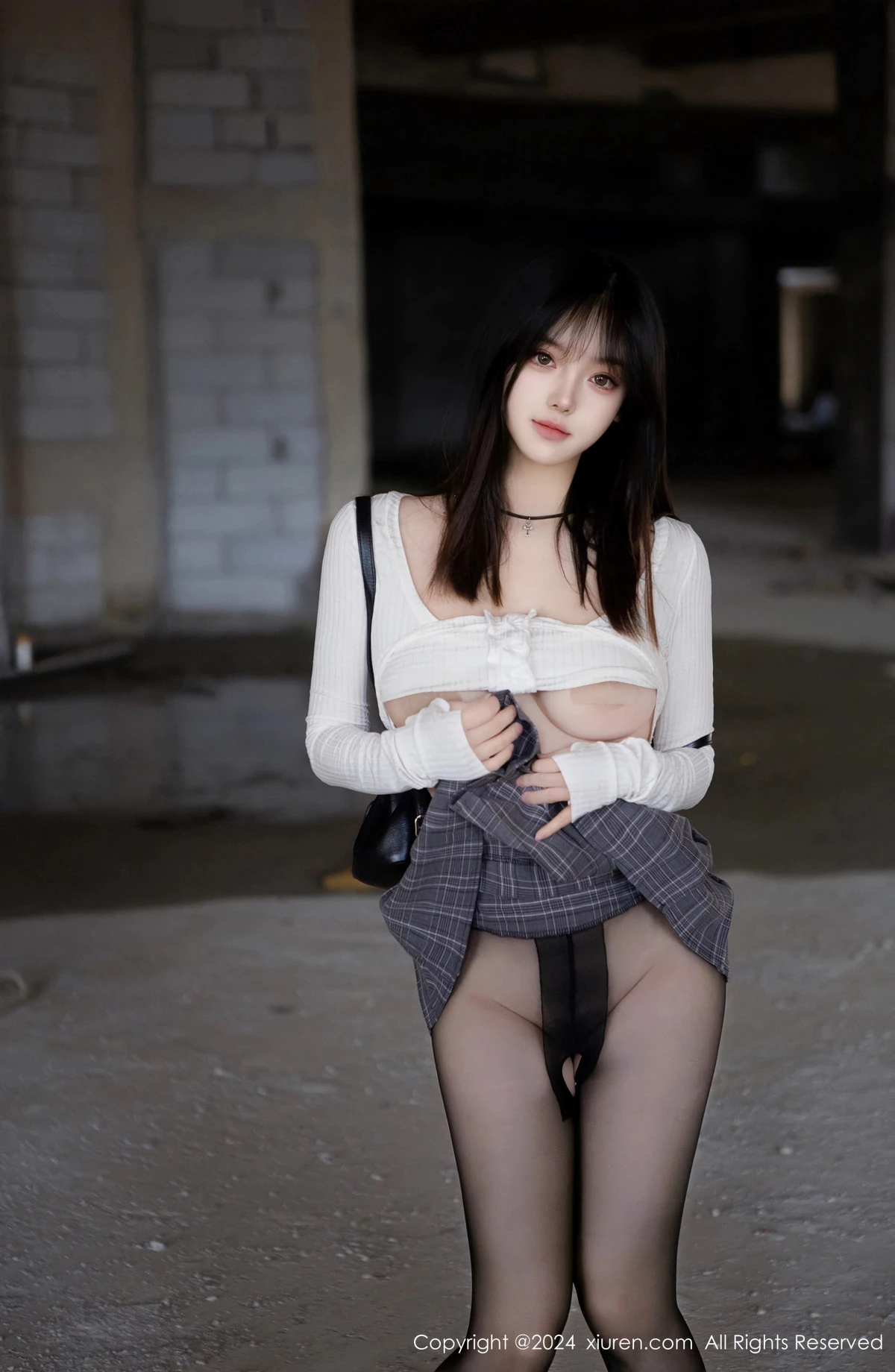 [XiuRen]高清写真图 2024.04.23 No.8439 豆瓣酱 美腿黑丝