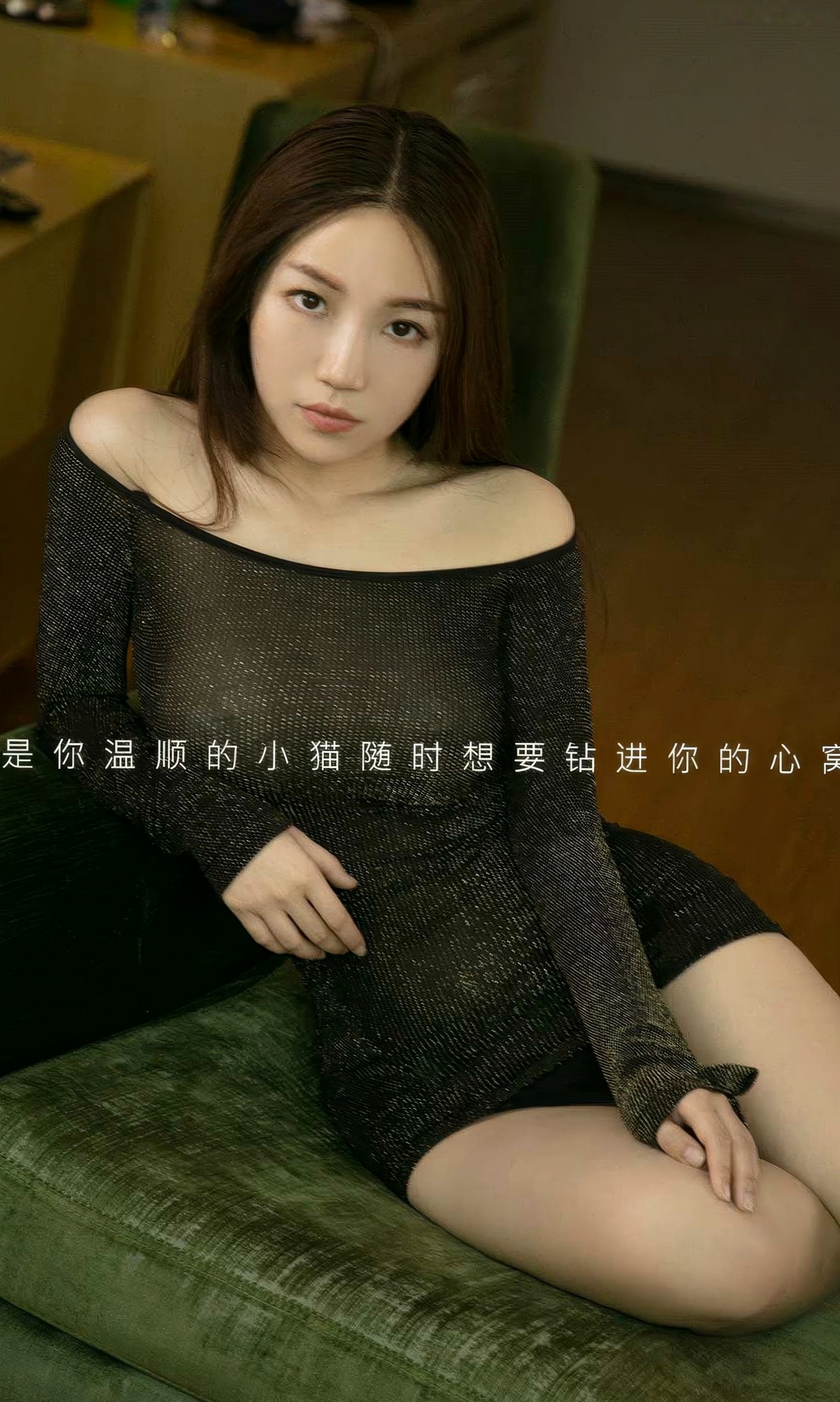 UGirls尤果圈小妮妮《是心动呀》：清新水手制服与性感黑色礼服私房写真，完美曲线极致诱惑