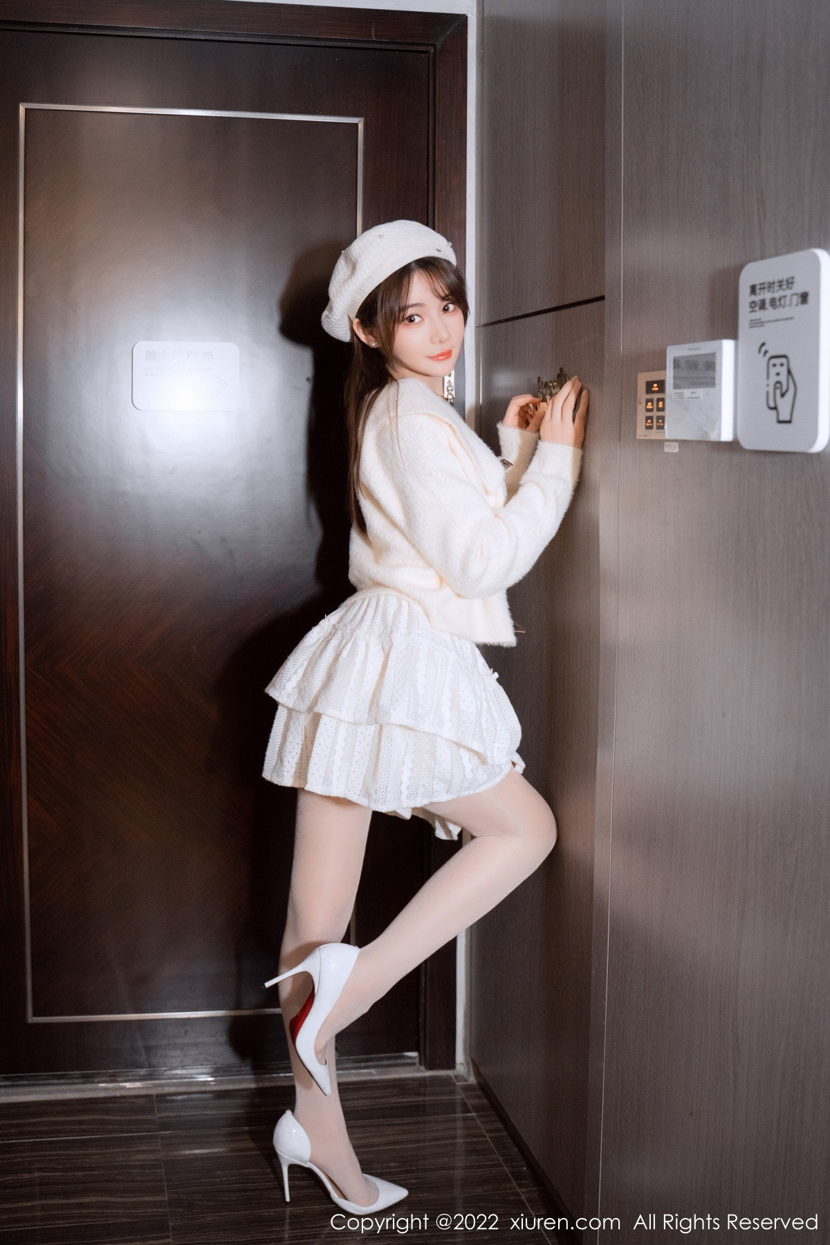 [XiuRen]高清写真图 2022.12.21 No.6025 婠婠么 丝袜美腿