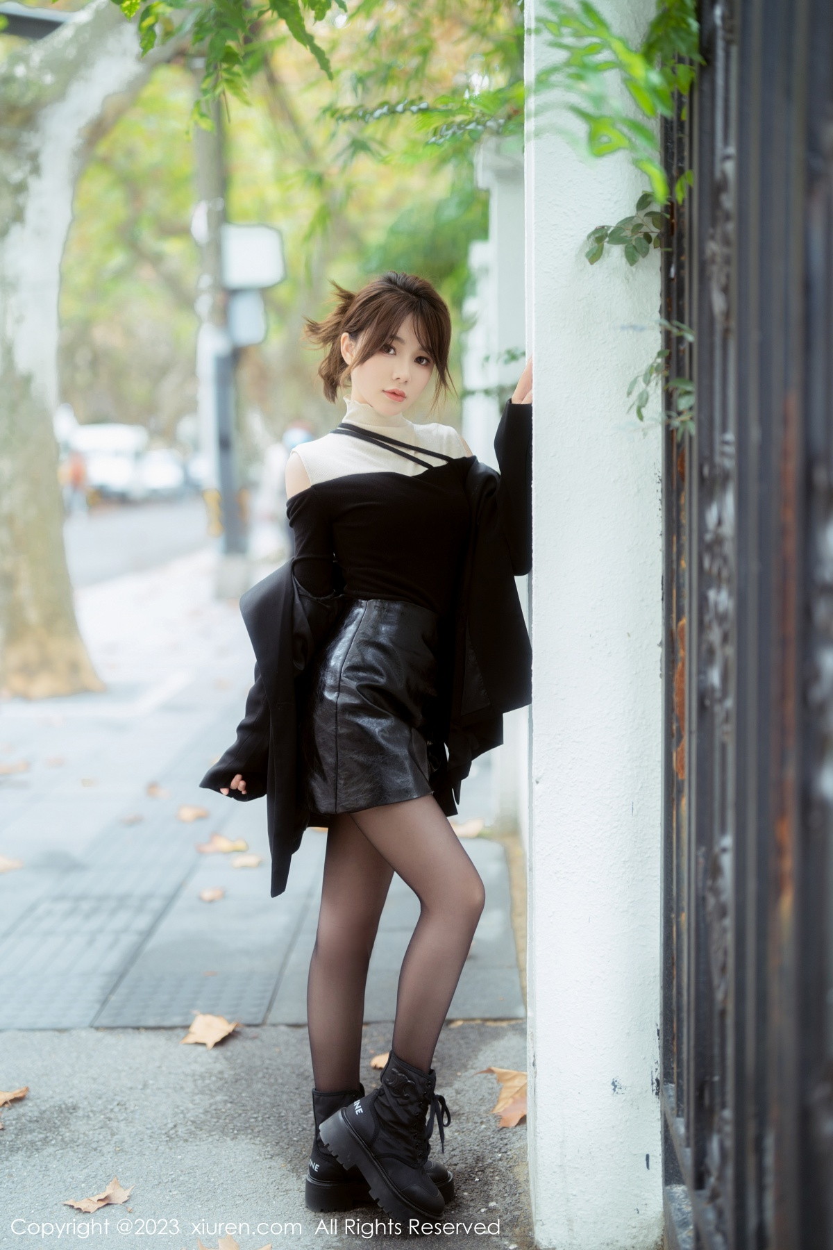 [XiuRen]高清写真图 2023.01.04 No.6080 婠婠么 黑丝美腿