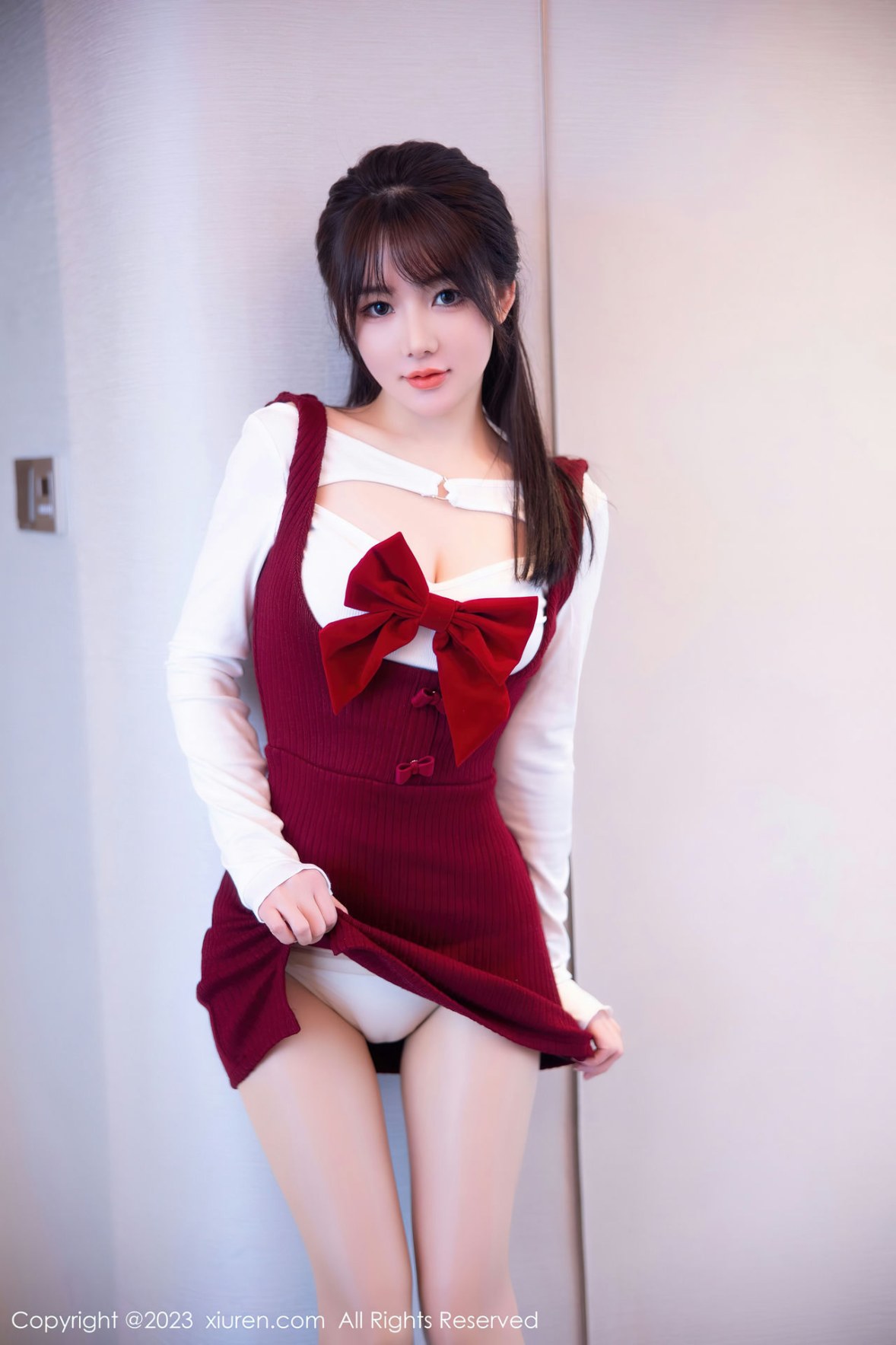 [XiuRen]高清写真图 2023.01.20 No.6168 婠婠么 丝袜美腿