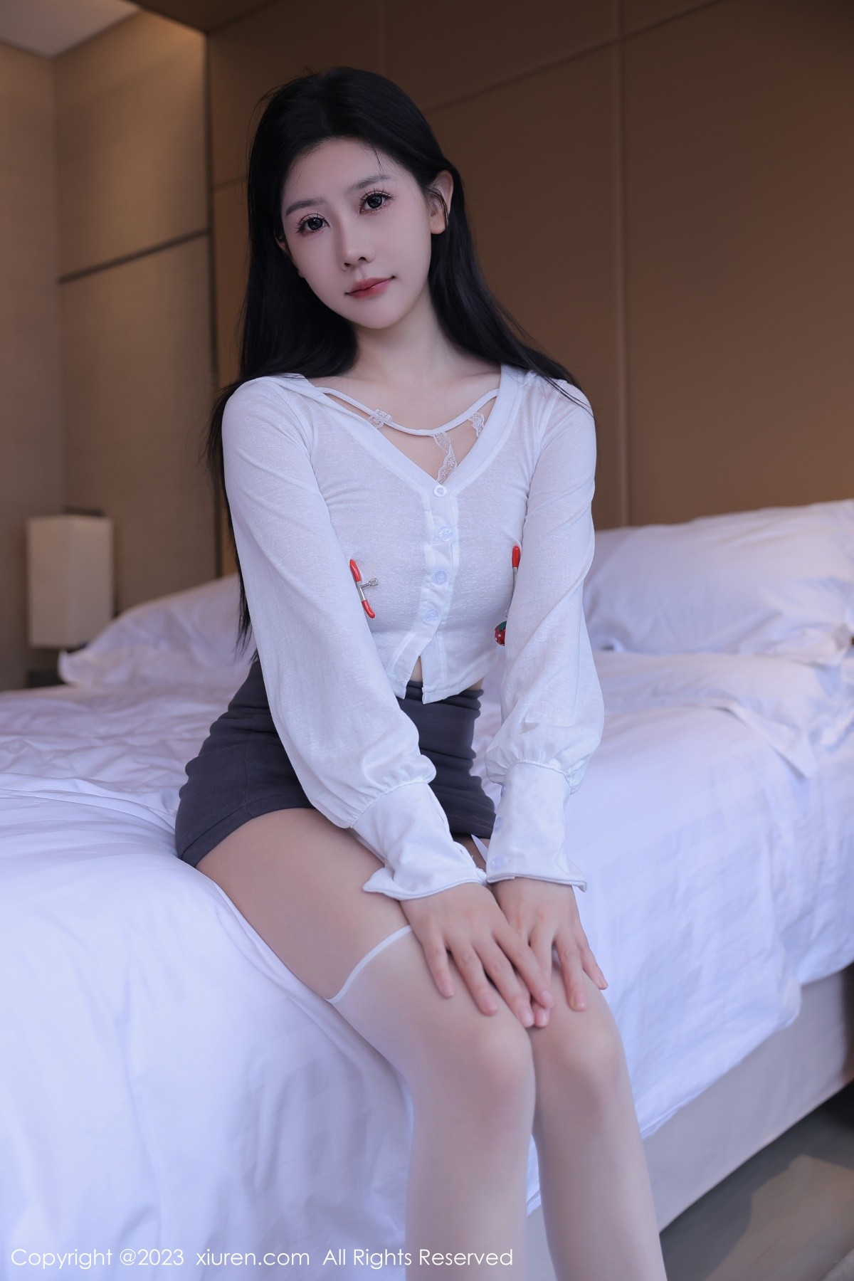 [XiuRen]高清写真图 2023.05.17 No.6751 尹甜甜 丝袜美腿