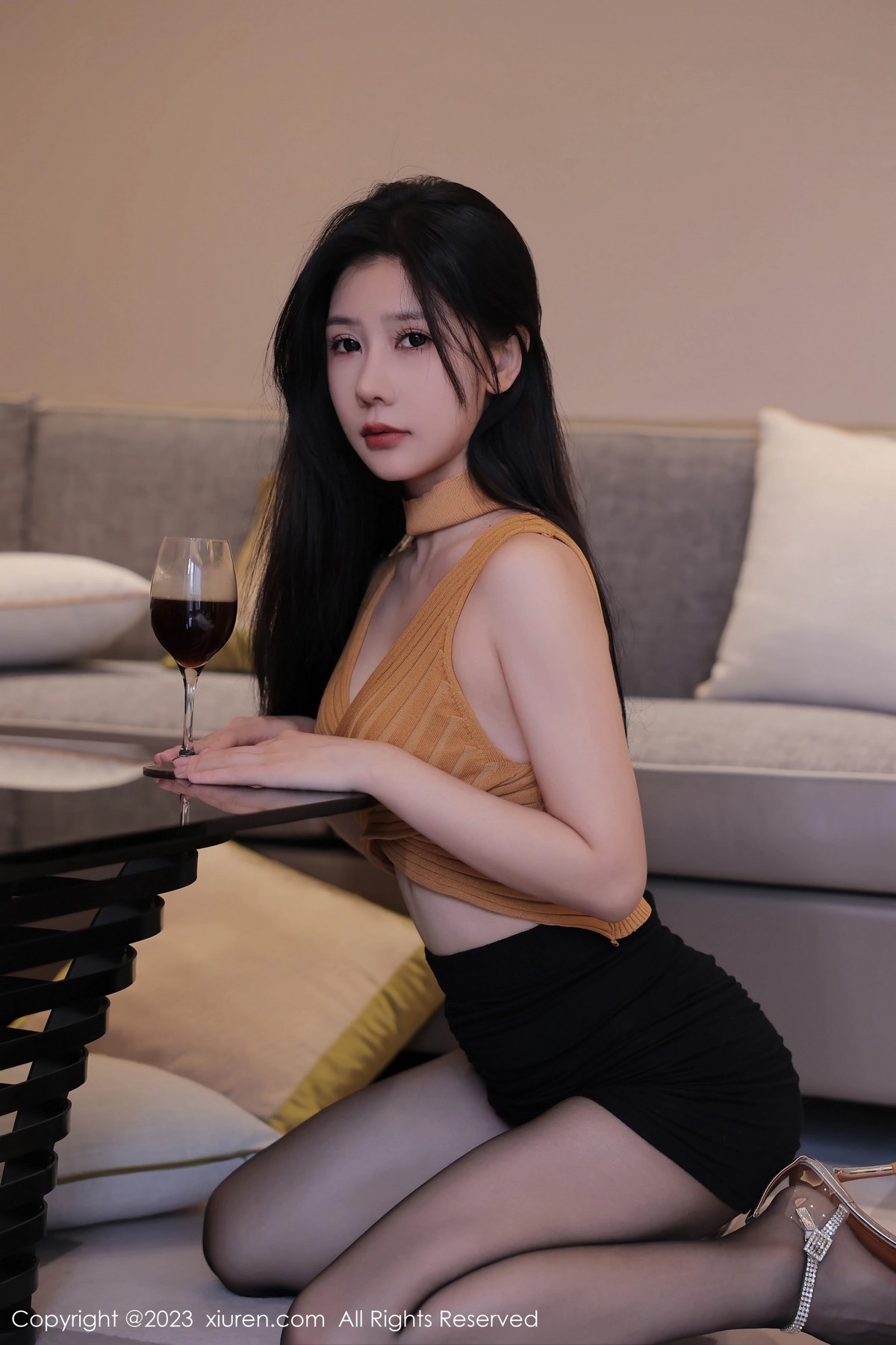 [XiuRen]高清写真图 2023.06.15 No.6920 尹甜甜 黑丝美腿