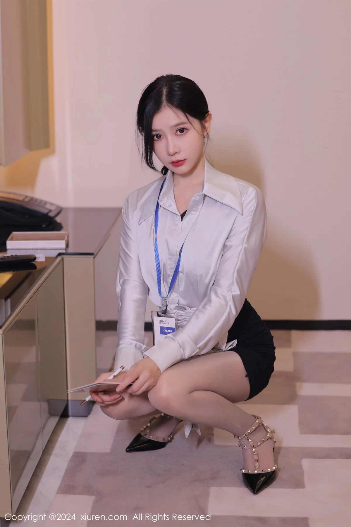 [XiuRen]高清写真图 2024.01.08 No.7926 尹甜甜 短裙美腿