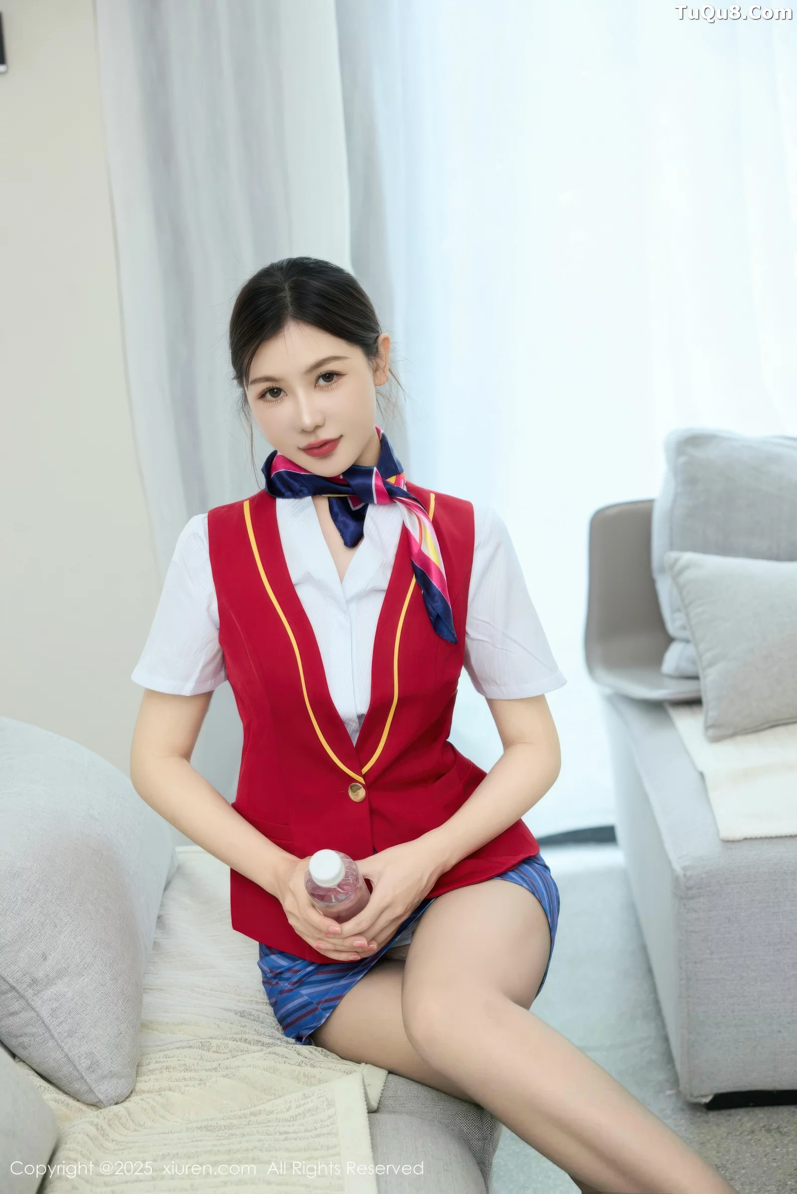 [XiuRen]高清写真图 2025.08.28 No.10703 尹甜甜 乘务员制服