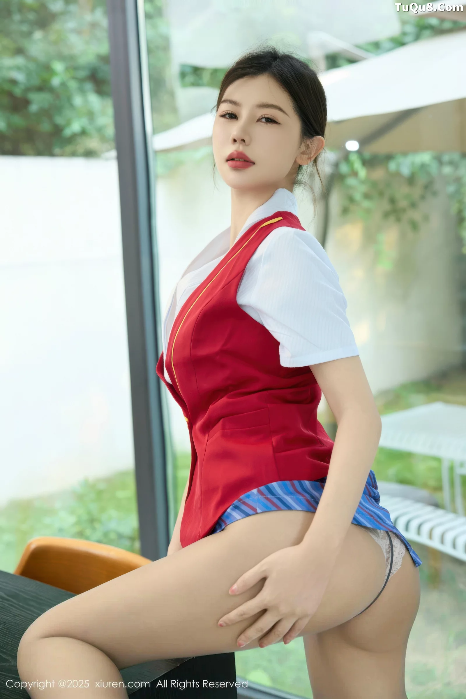 [XiuRen]高清写真图 2025.08.28 No.10703 尹甜甜 乘务员制服
