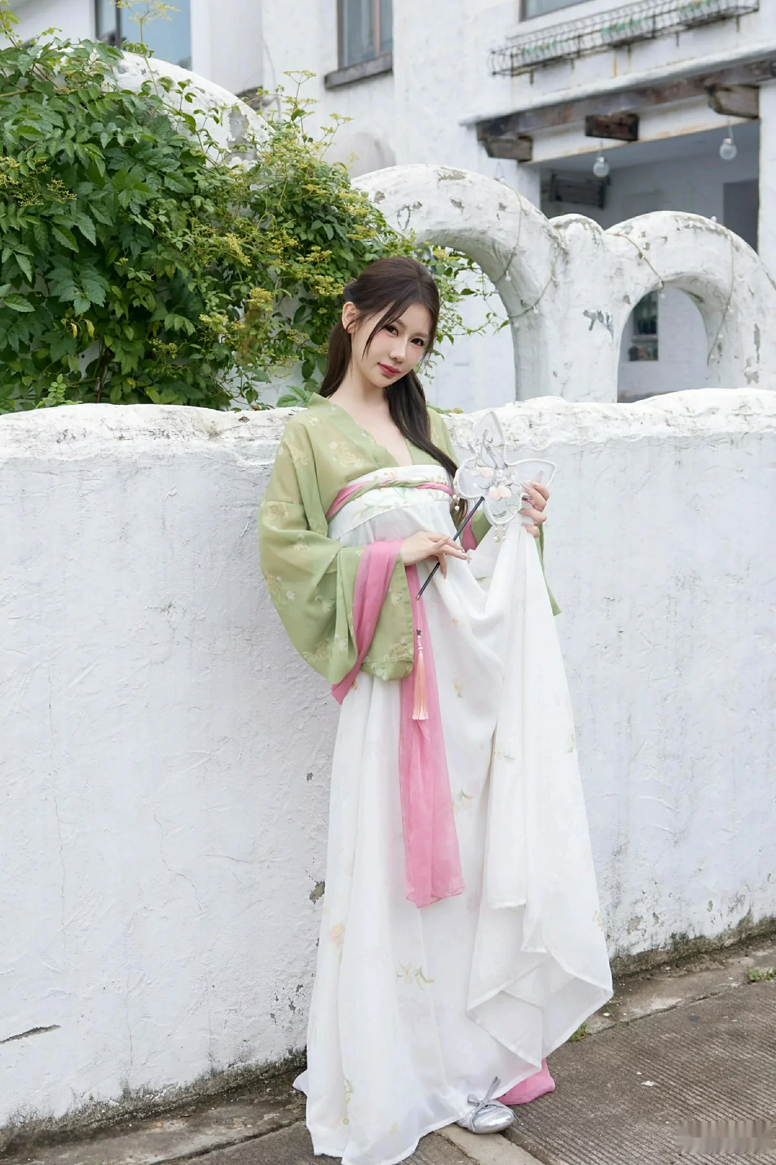 [XiuRen]高清写真图 2025.09.30 No.10834 尹甜甜sunny 性感汉服