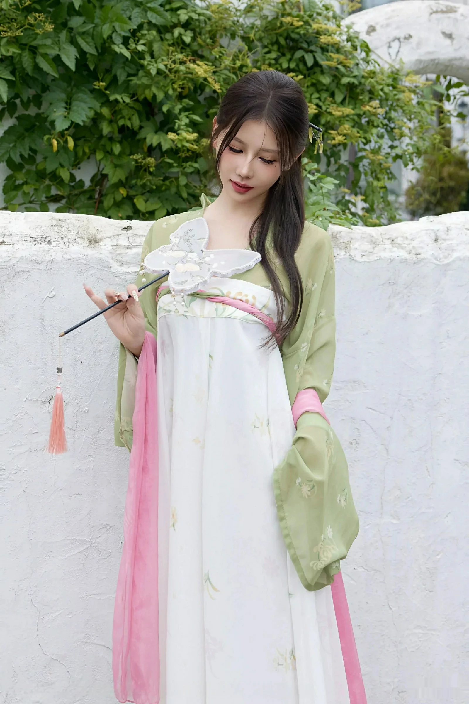 [XiuRen]高清写真图 2025.09.30 No.10834 尹甜甜sunny 性感汉服