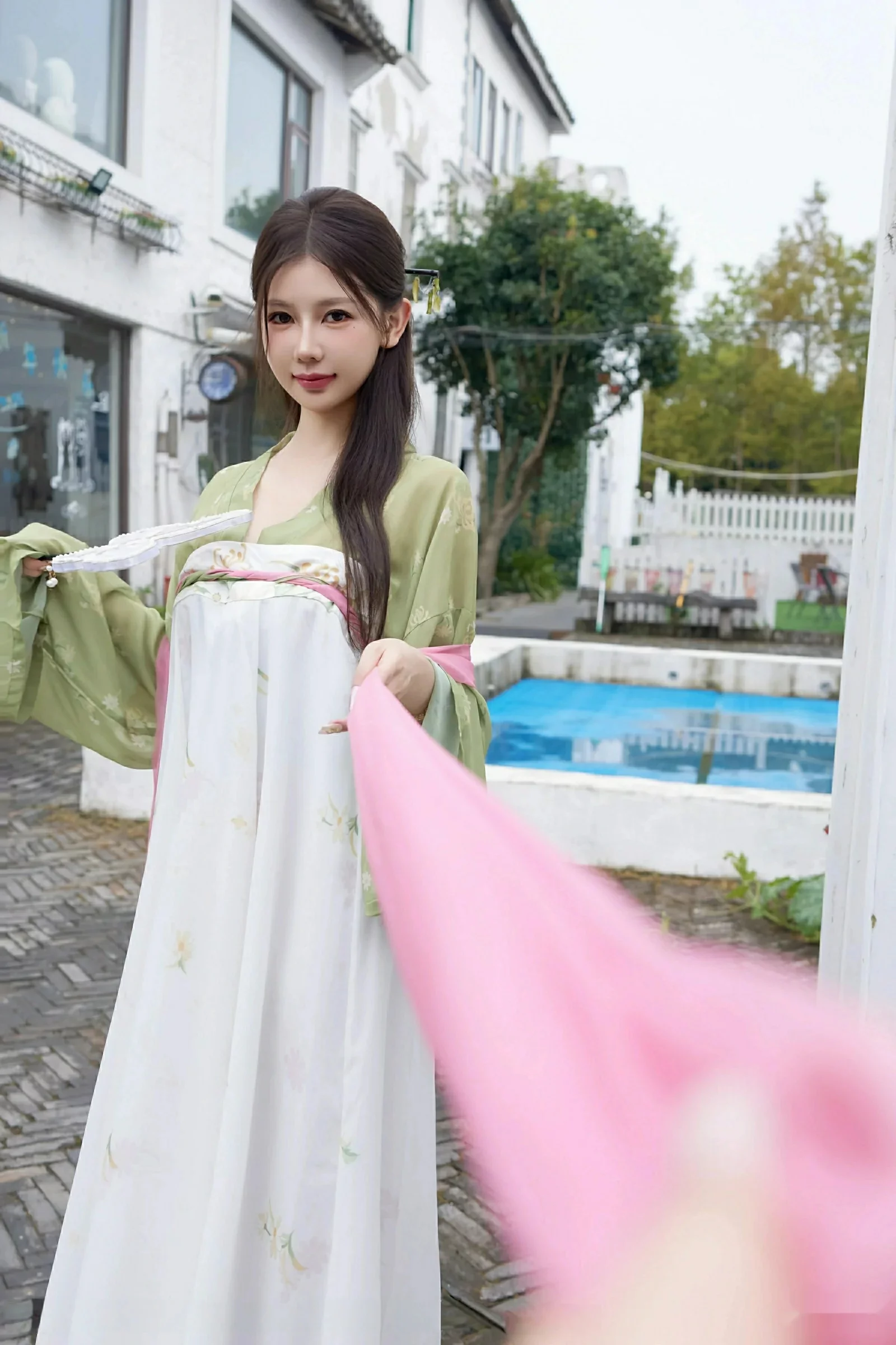 [XiuRen]高清写真图 2025.09.30 No.10834 尹甜甜sunny 性感汉服