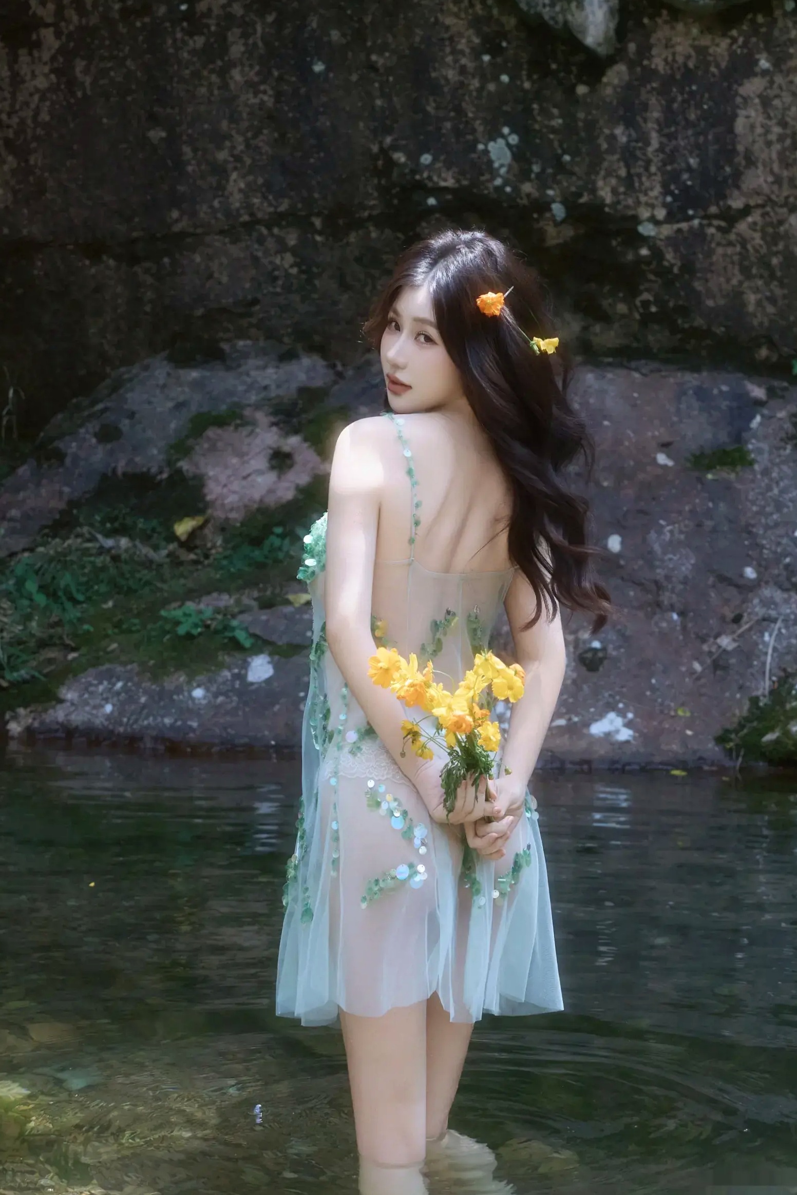 尹甜甜 - 森林溪谷灵动写真 户外湿身野性私房 唯美自然花朵艺术 治愈系女神写真 [73P]