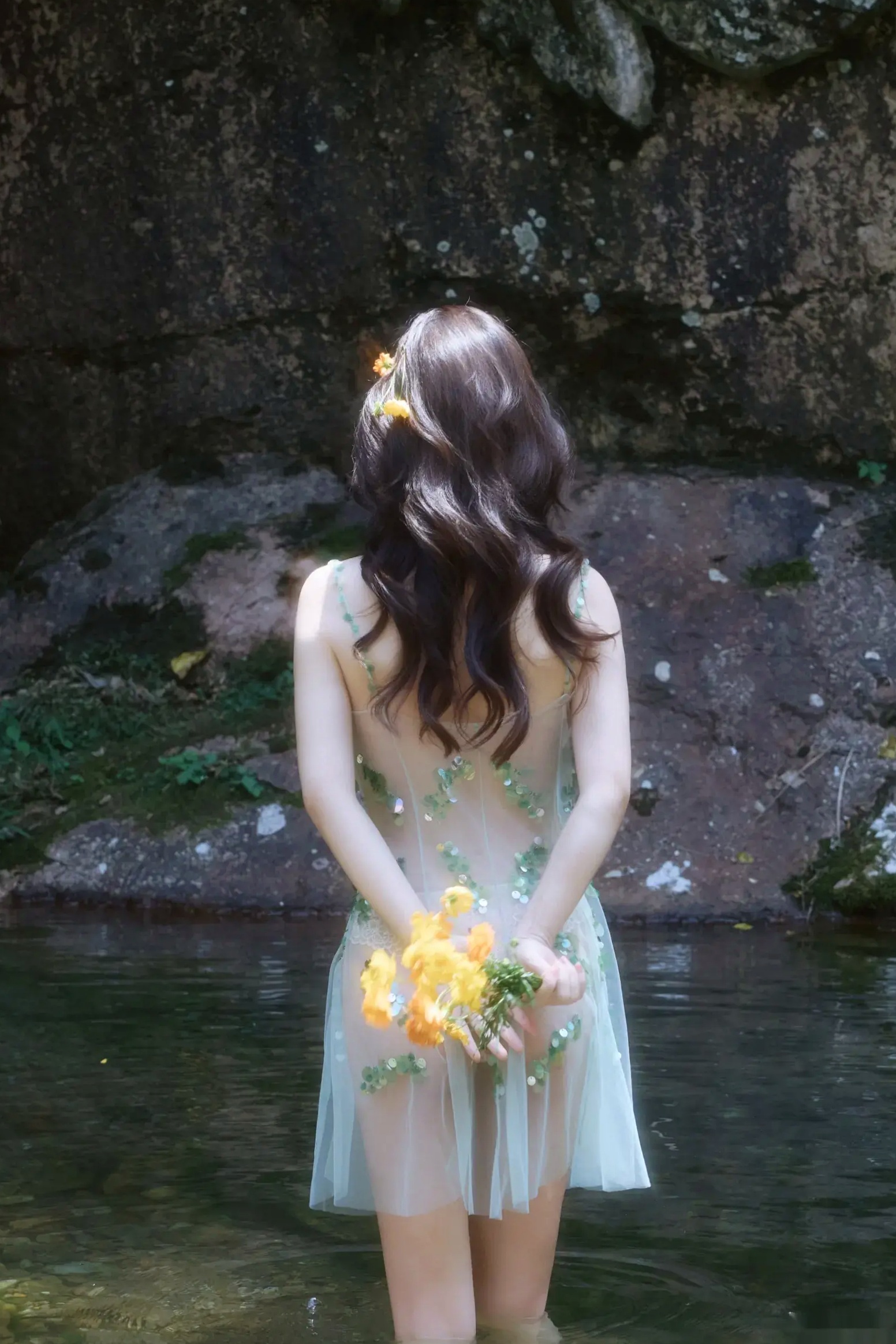 尹甜甜 - 森林溪谷灵动写真 户外湿身野性私房 唯美自然花朵艺术 治愈系女神写真 [73P]