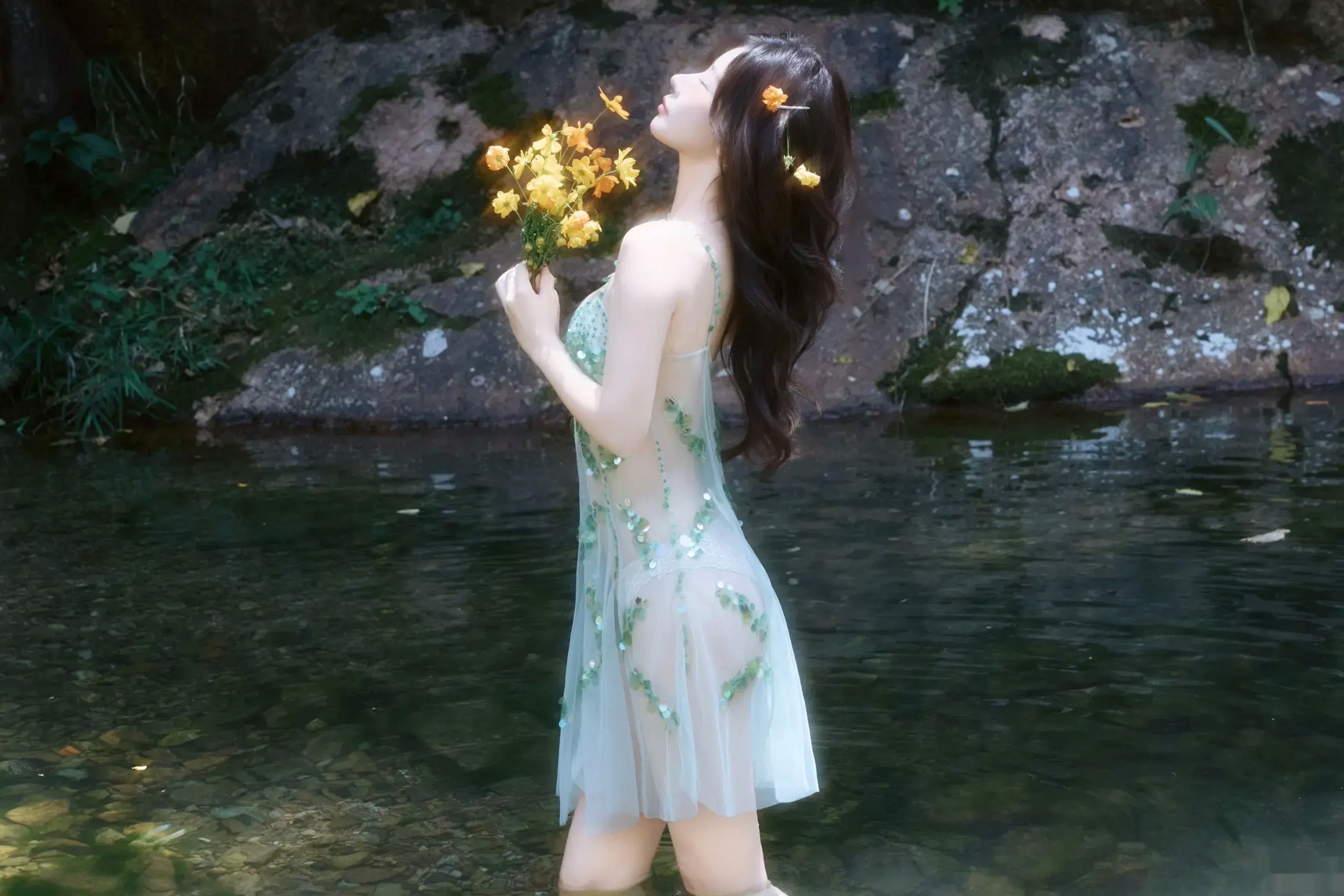 尹甜甜 - 森林溪谷灵动写真 户外湿身野性私房 唯美自然花朵艺术 治愈系女神写真 [73P]
