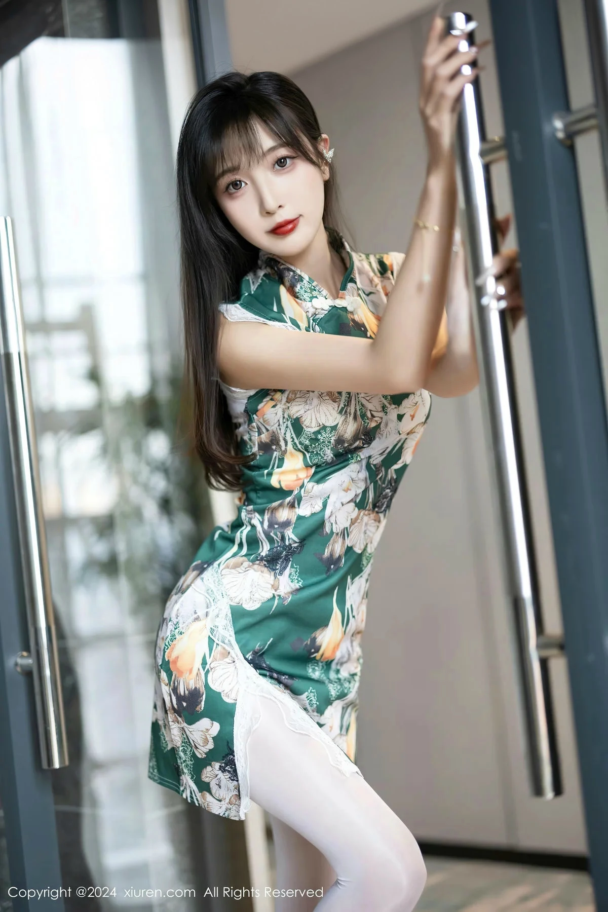[XiuRen]高清写真图 2024.03.14 No.8231 林星阑 丝袜美腿