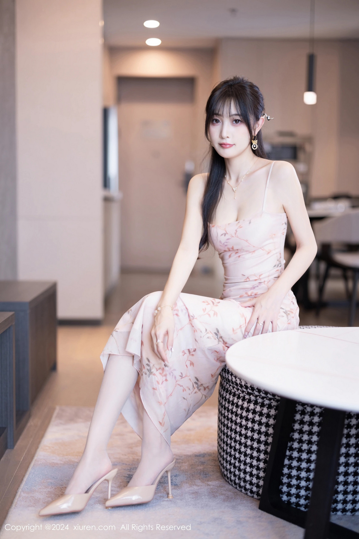 [XiuRen]高清写真图 2024.06.11 No.8682 林星阑 丝袜美腿
