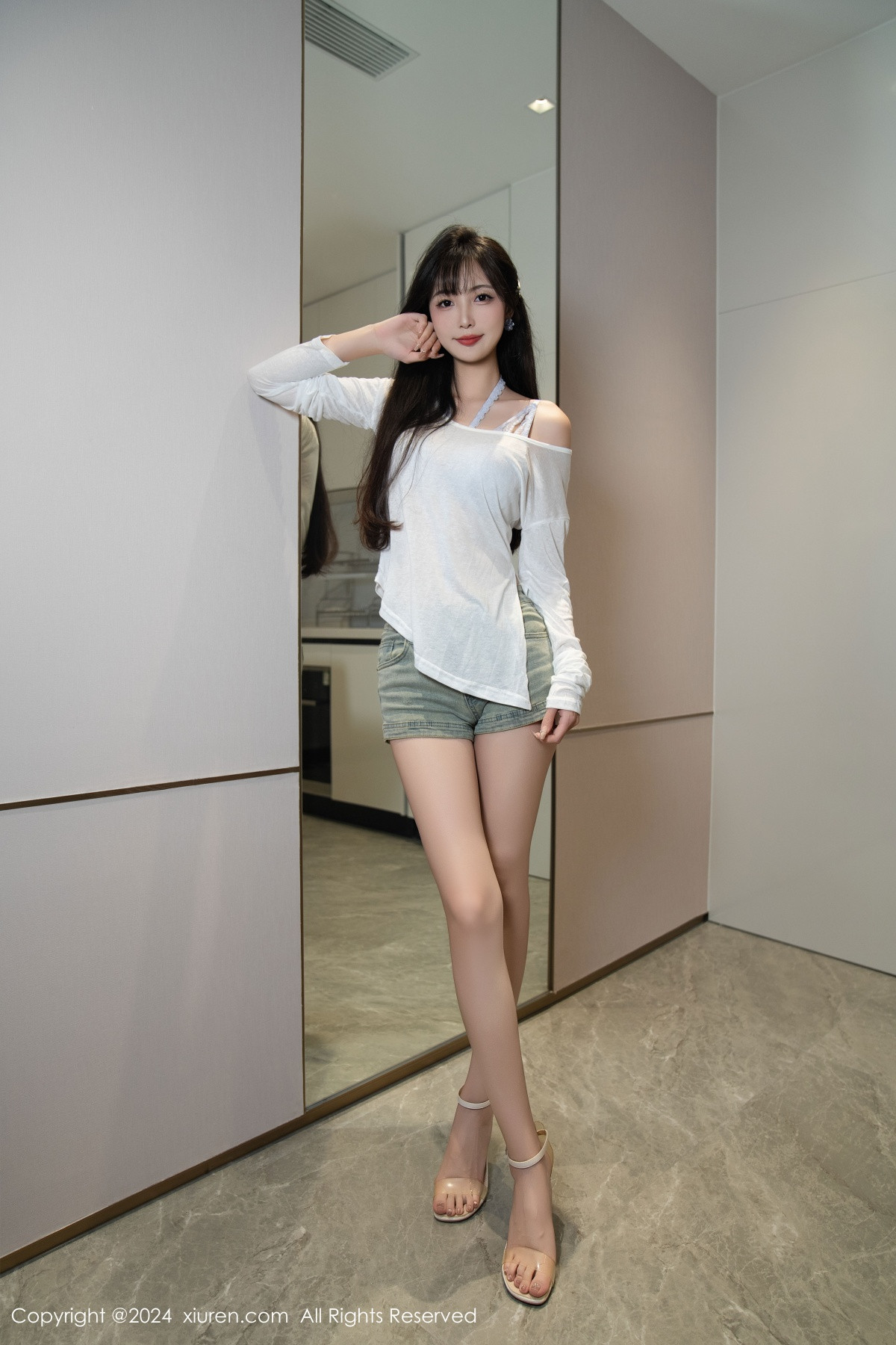 [XiuRen]高清写真图 2024.09.26 No.9215 林星阑 美腿性感