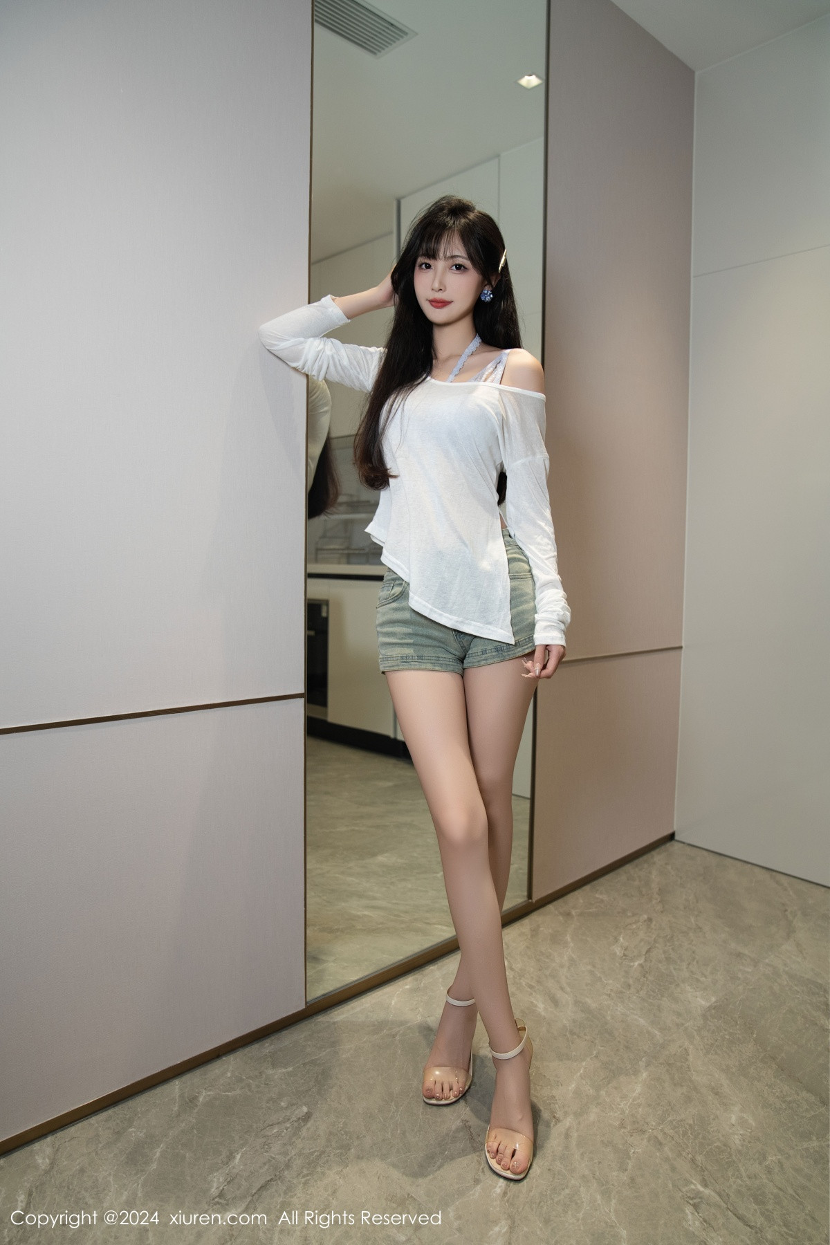 [XiuRen]高清写真图 2024.09.26 No.9215 林星阑 美腿性感
