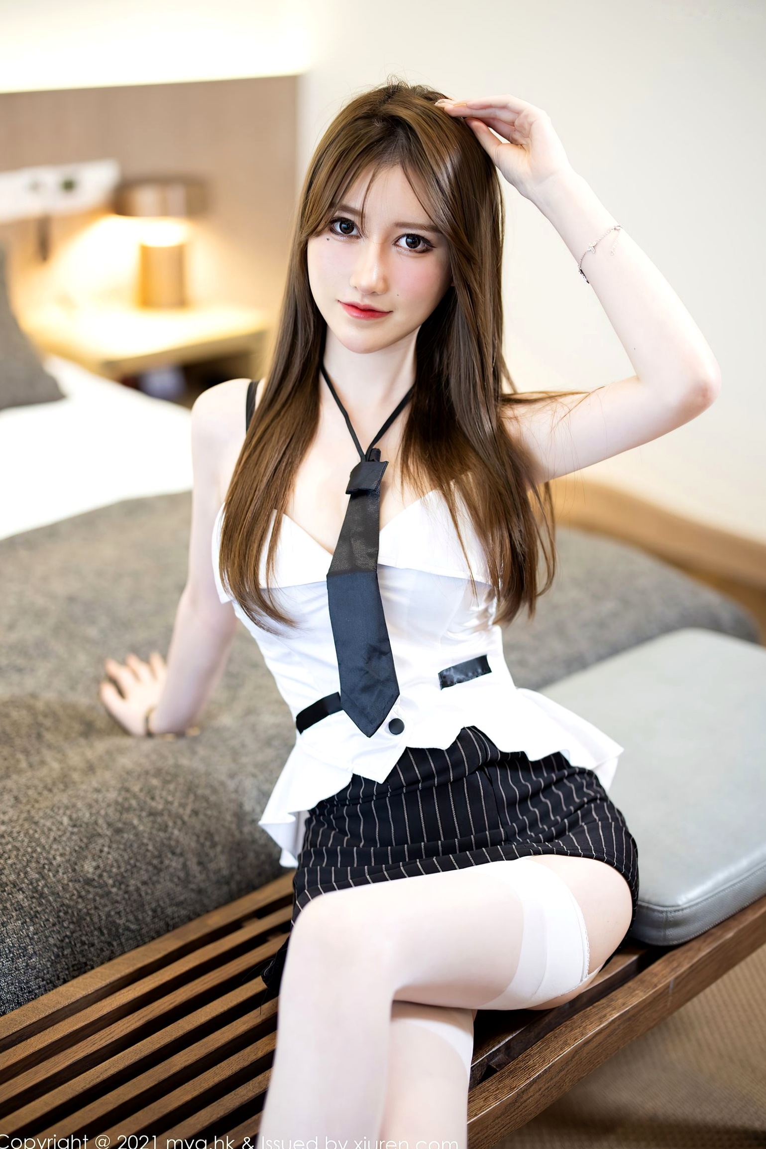 MyGirl美媛馆571期：美桃酱杭州旅拍，白色吊带装搭配黑条纹超短裙加白丝袜，演绎极致私房OL制服诱惑，气质冷艳动人，尽显撩人魅力。