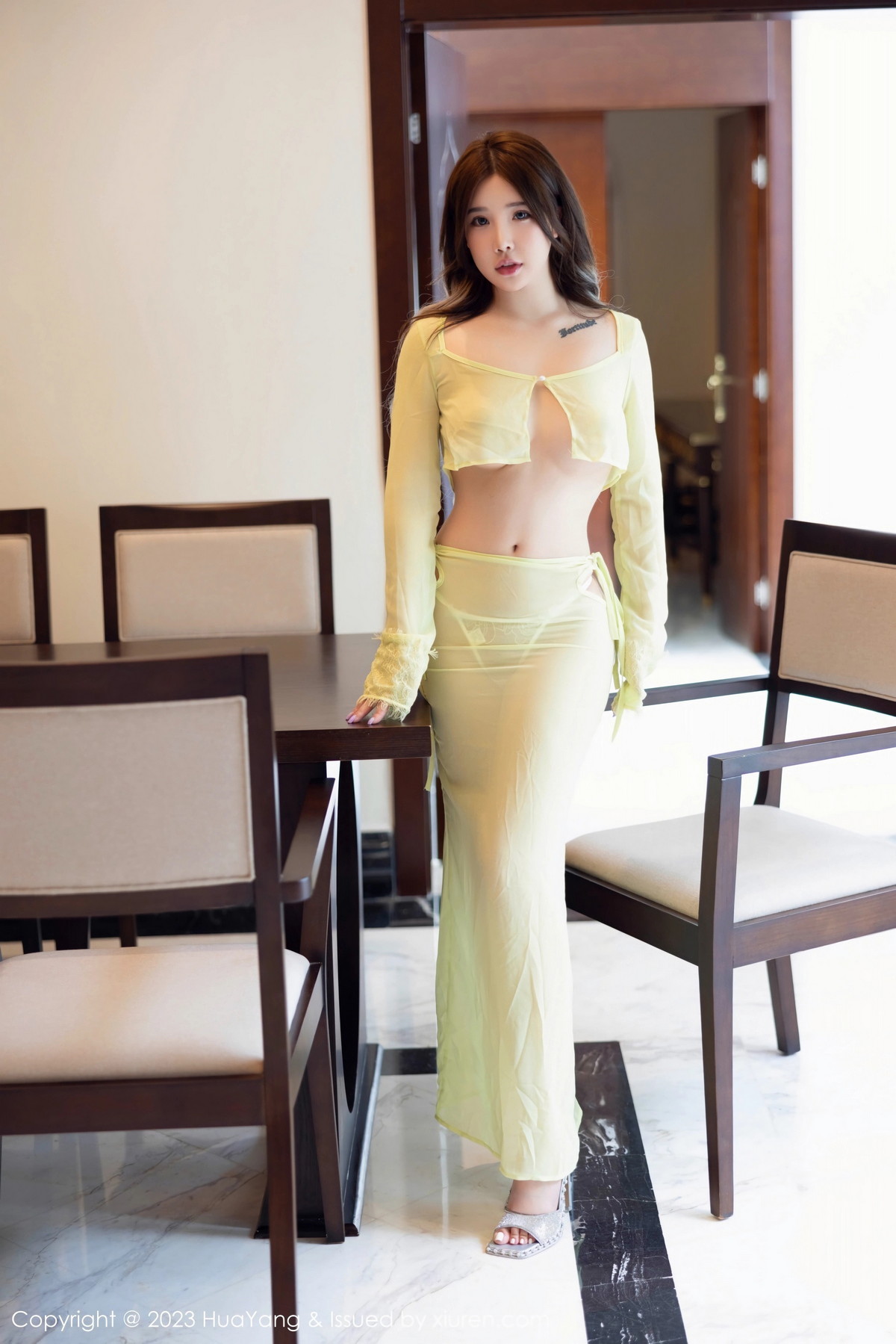 [HuaYang]高清写真图 2023.08.02 VOL.540 小海臀Rena 丰腴美臀