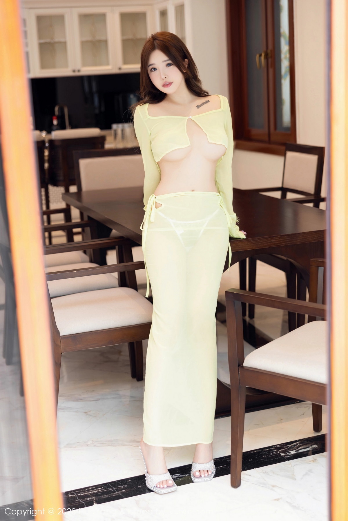 [HuaYang]高清写真图 2023.08.02 VOL.540 小海臀Rena 丰腴美臀