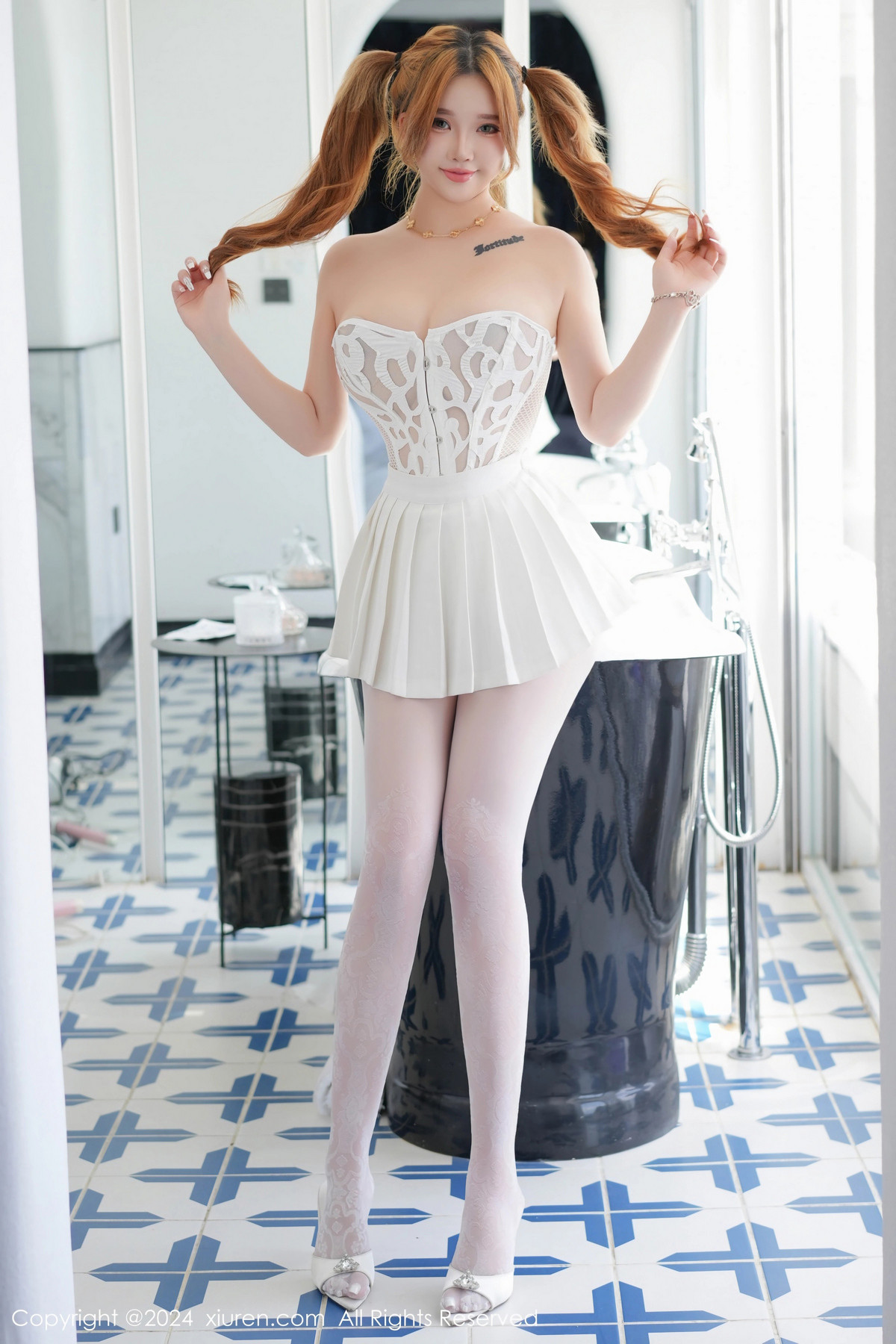 [XiuRen]高清写真图 2024.06.28 No.8771 小海臀Rena 浑圆翘臀