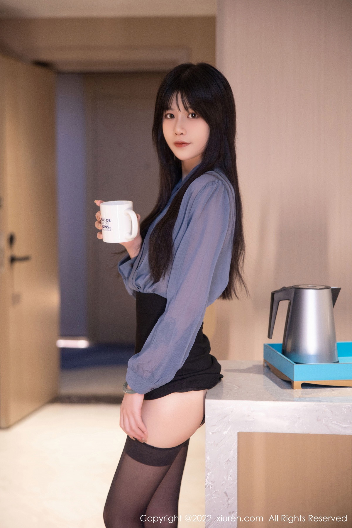 [XiuRen]高清写真图 2022.12.07 No.5964 77qiqi 短裙美腿